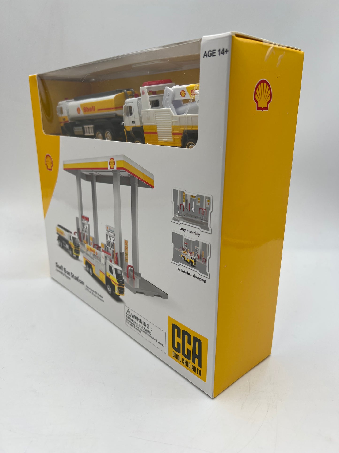 CCA 1/64 Diorama Assembly Playset Shell Gas Station W/Volvo Trucks