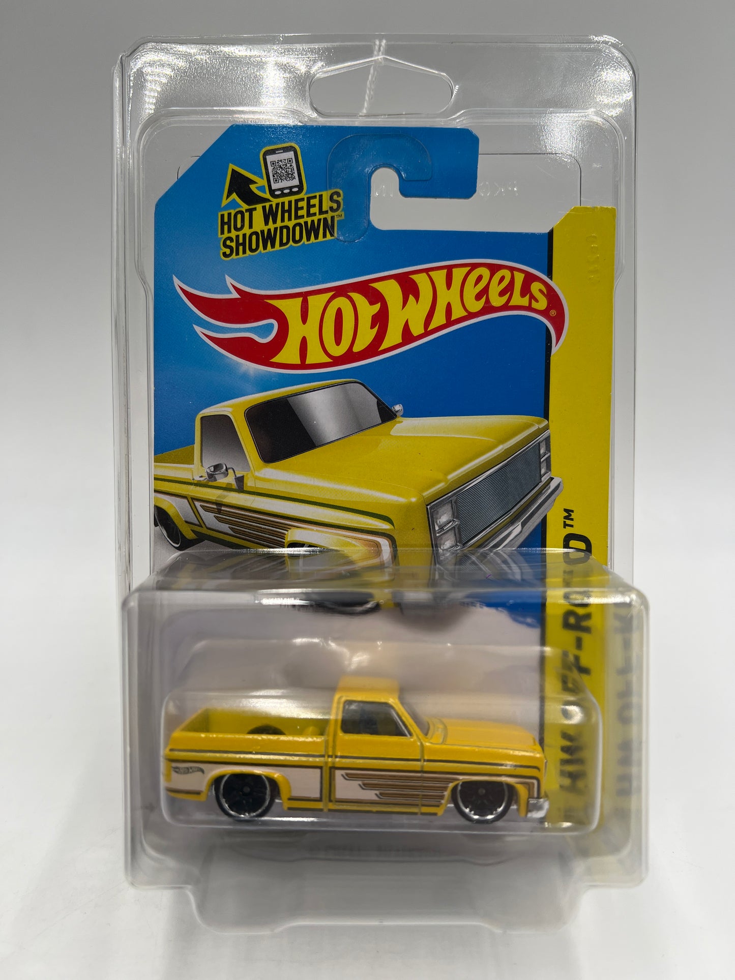 2014 Hot Wheels Off-Road #136 83 Chevy Silverado Yellow W/Protector Intl Card