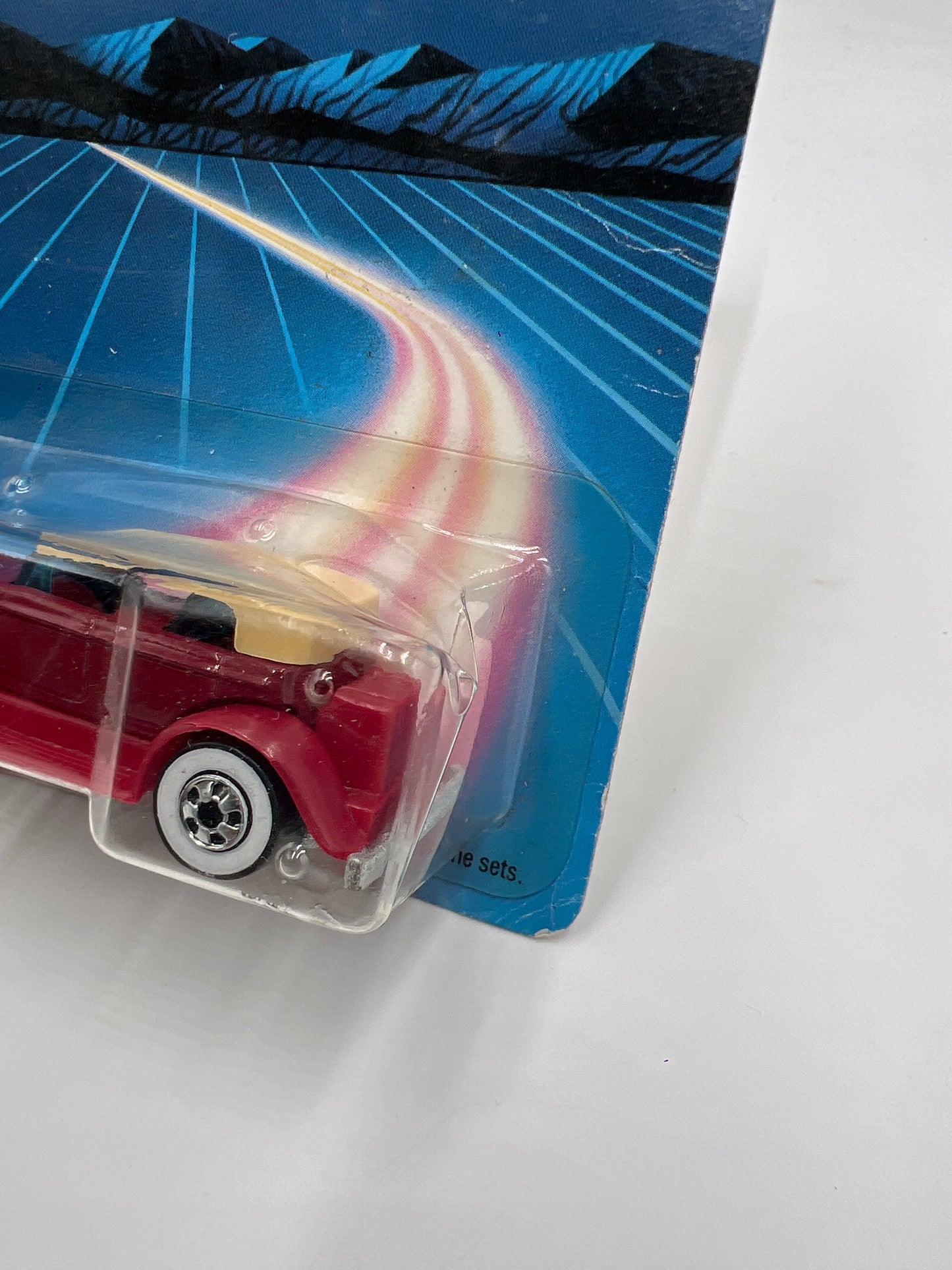 Hot Wheels Original 1986 Speed Fleet #2533 31 Doozie Burgundy  W/Protector Blister Not Perfect