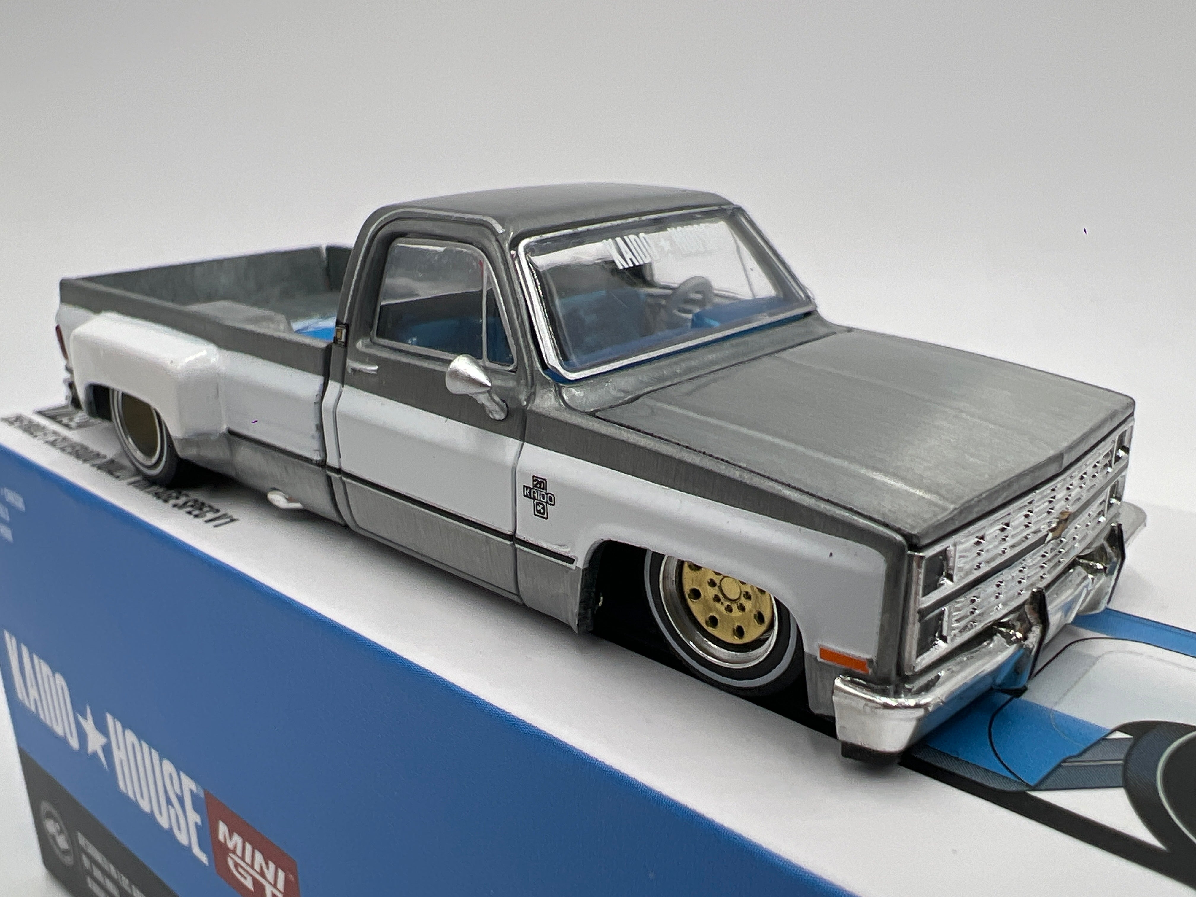 Mini GT Kaido House #192 CHASE Chevrolet Silverado Dually Vintage
