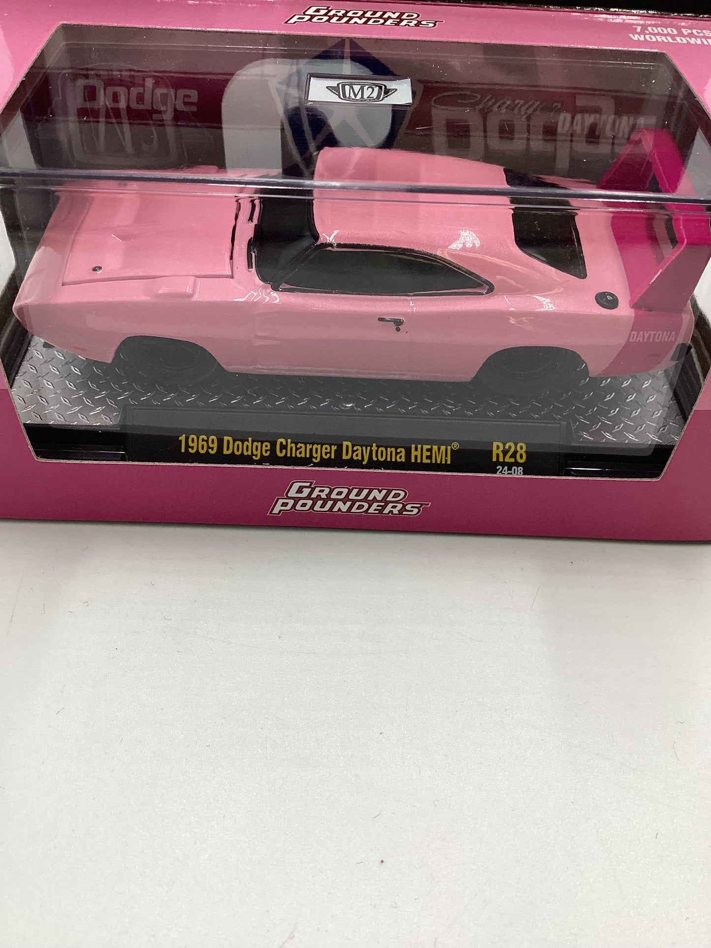 M2 Machines Ground Pounders 1969 Dodge Charger Daytona Hemi Pink R28