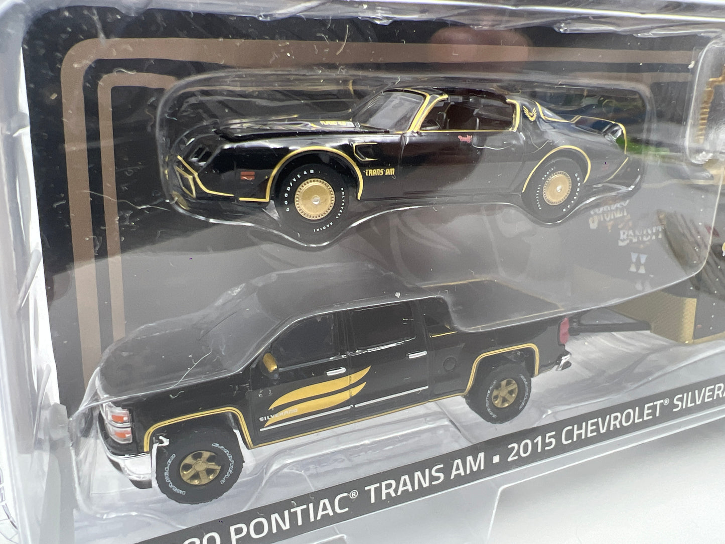 Greenlight Hollywood Hitch & Tow Smokey & The Bandit II 1980 Pontiac Trans Am & 2015 Silverado