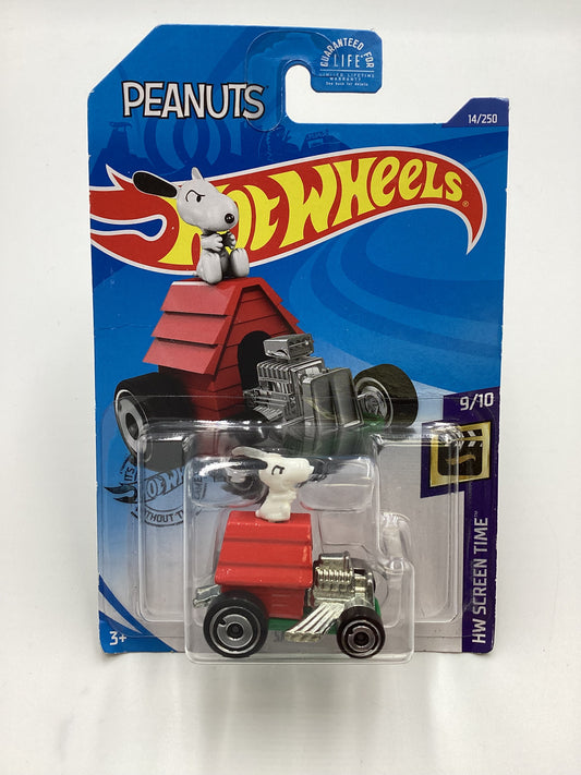 2020 Hot Wheels #14 Snoopy Red 122B
