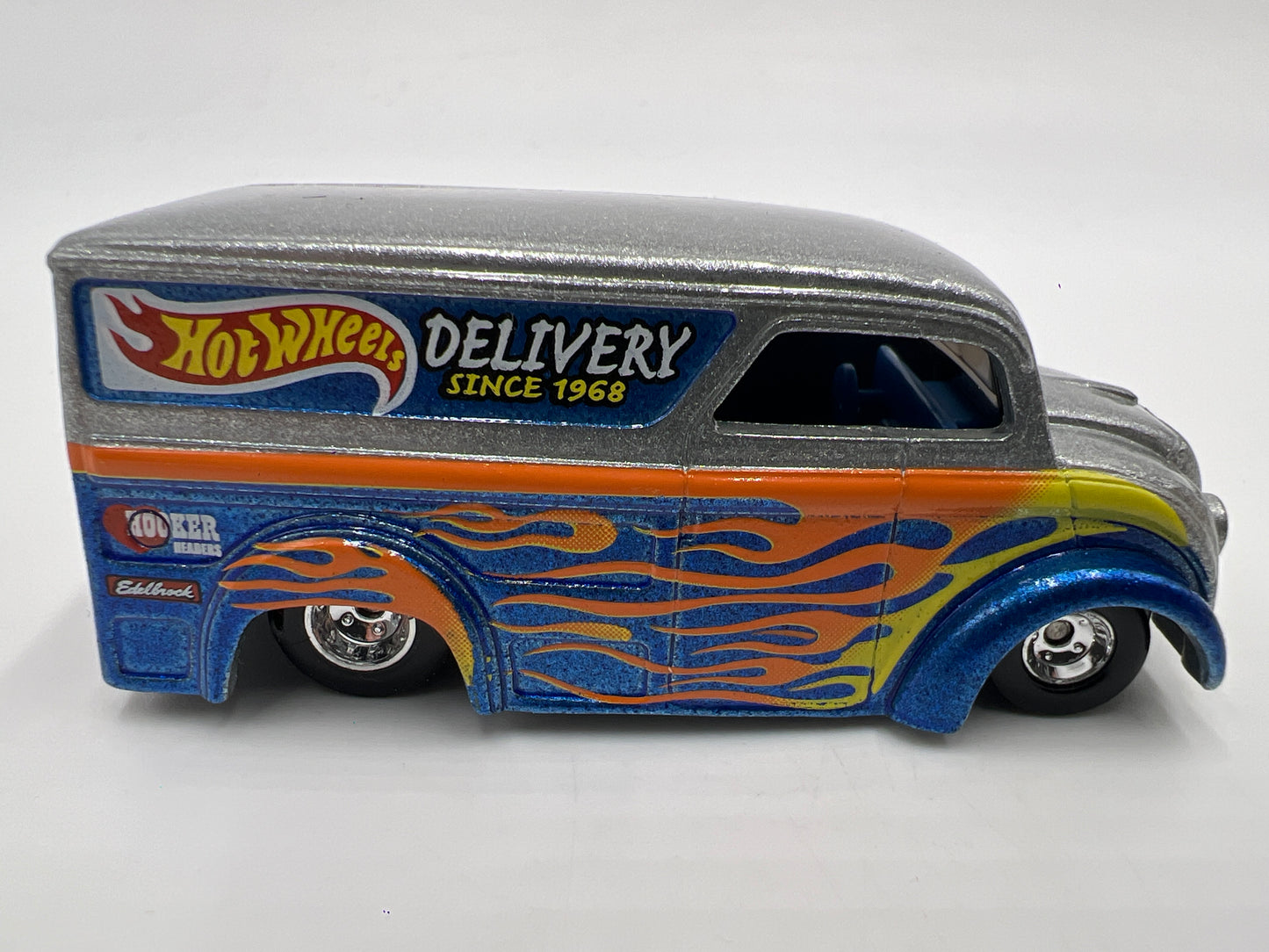 Hot Wheels Trailer Edition Dairy Delivery W/Real Riders Loose