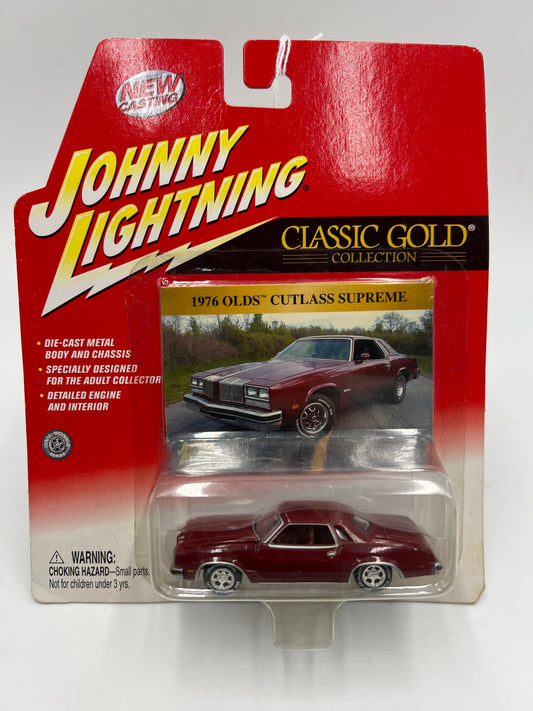 Johnny Lightning Classic Gold Collection 1976 Olds Cutlass Supreme Maroon 222F