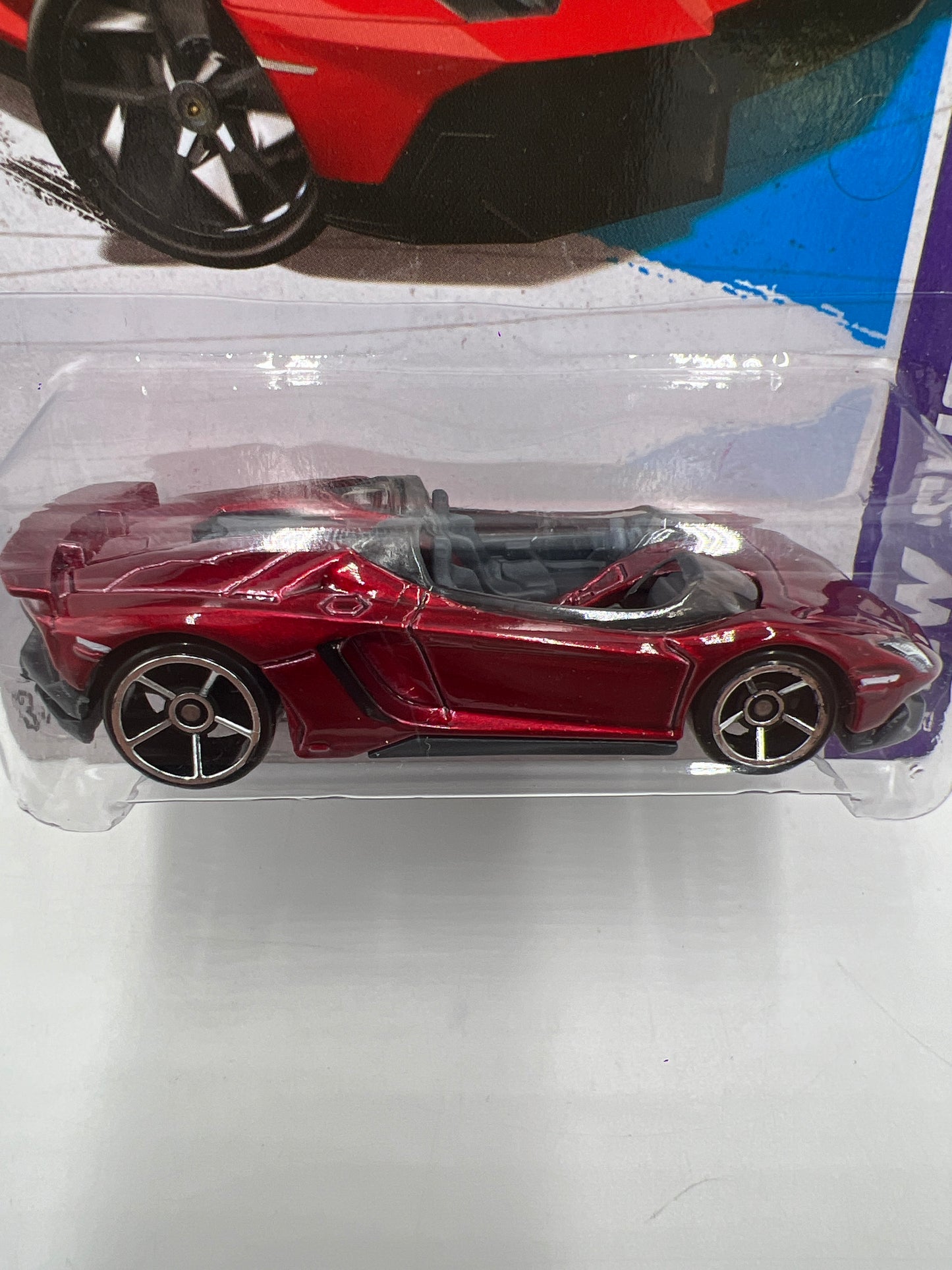 2013 Hot Wheels Showroom #180 Lamborghini Aventador J Red