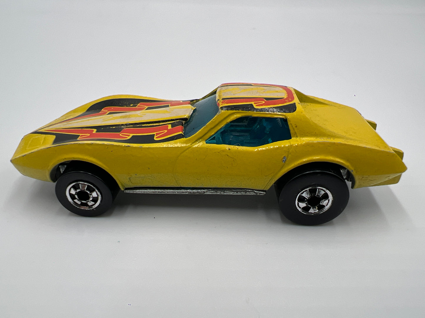 Hot Wheels 1/64 Blackwall Corvette Stingray Yellow Loose