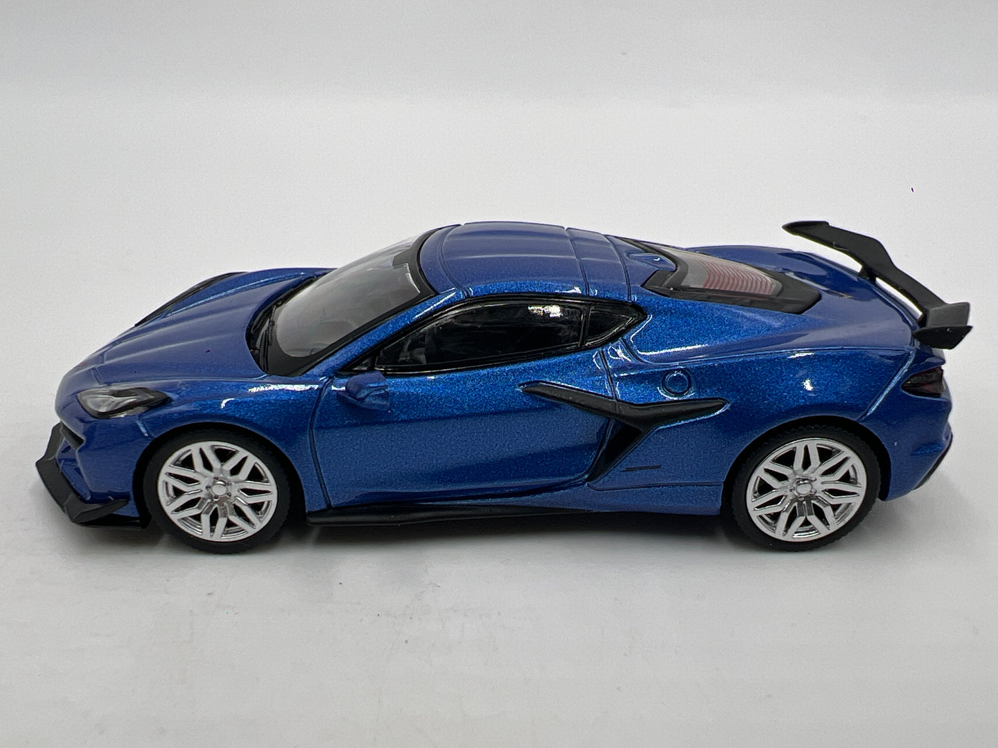 Mini GT #892 Chevrolet Corvette Z06 2023 Elkhart Lake Blue