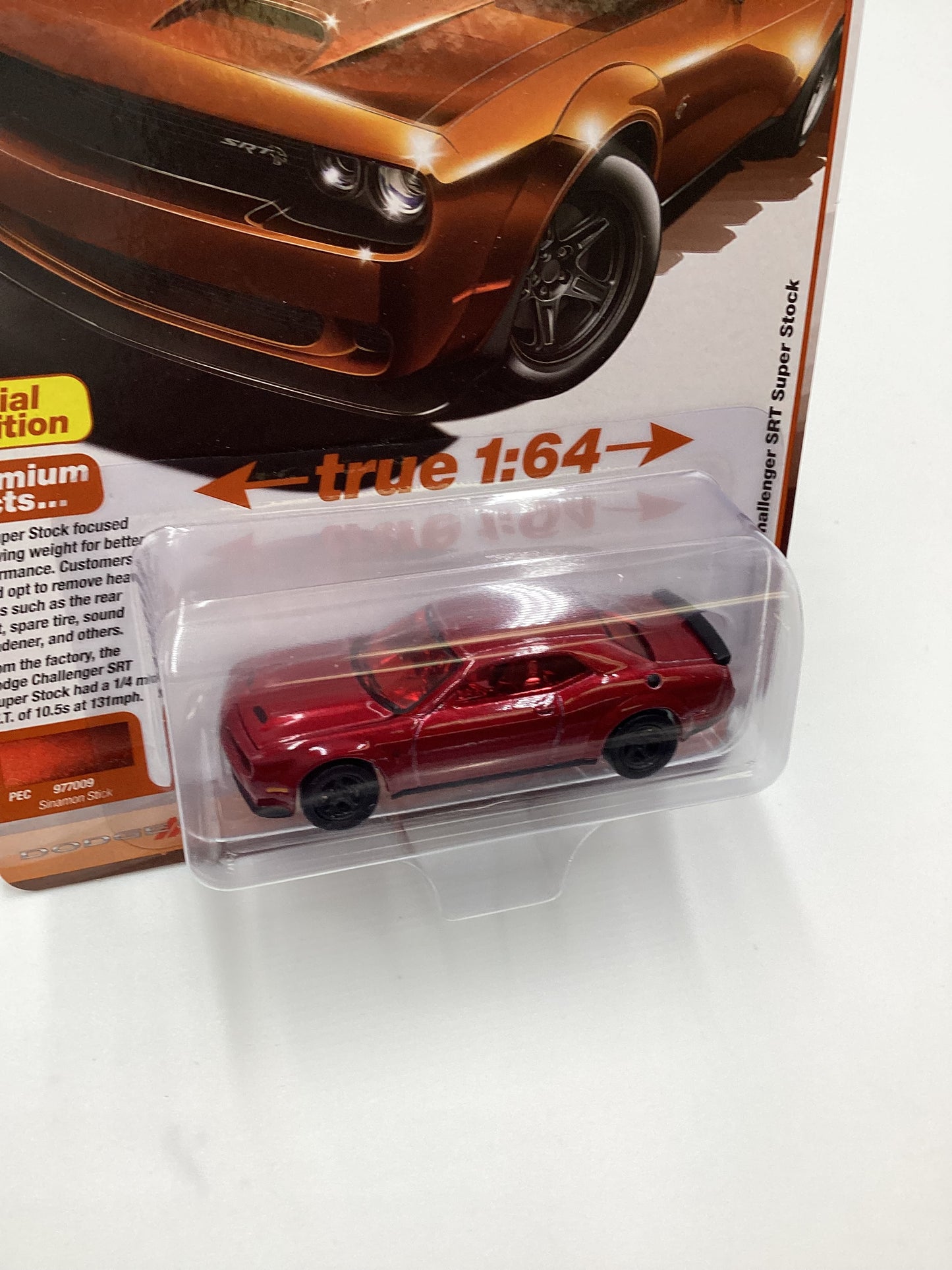 Auto World Modern Muscle Release 5 Version A 2021 Dodge Challenger SRT Super Stock Red Ultra Red Chase