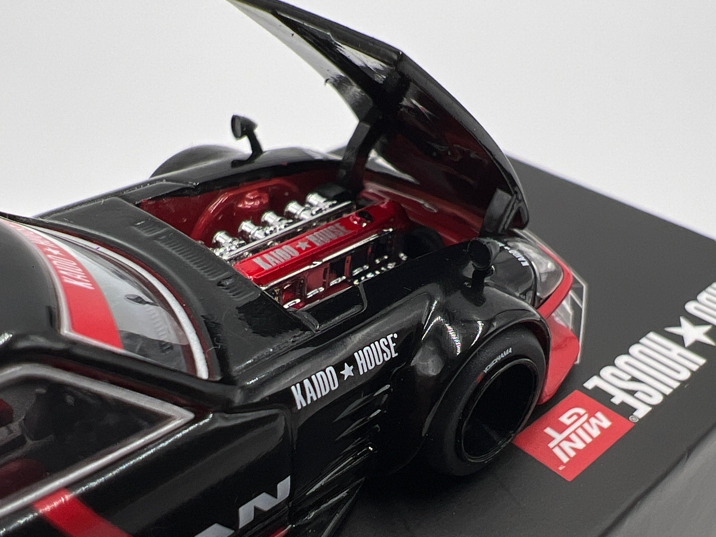 Mini GT Kaido House #172 Nissan Fairlady Z Kaido GT Advan