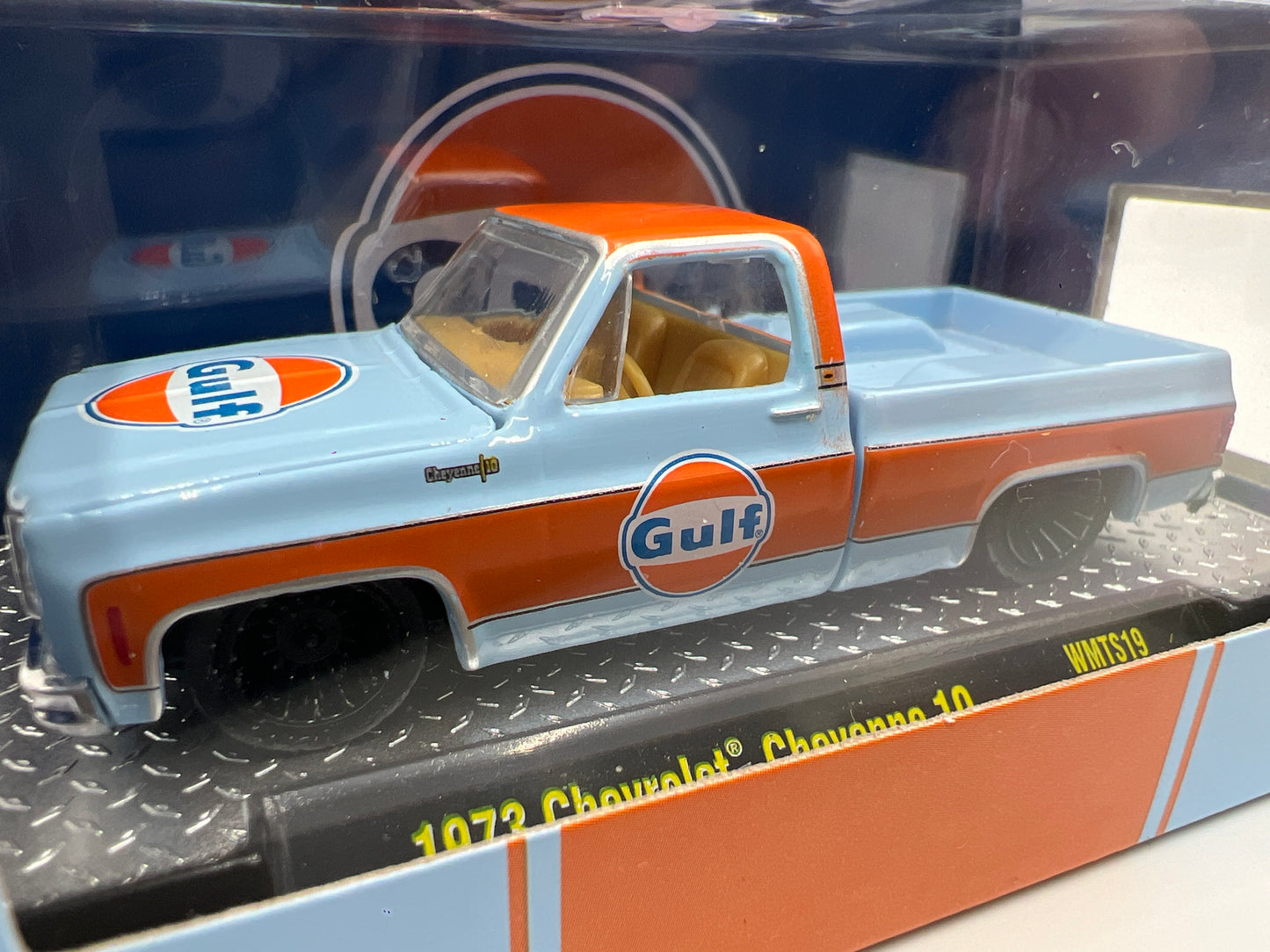 M2 Machines Walmart Exclusive Gulf Set 1973 Chevrolet Cheyenne 10 Gulf Blue WMTS19
