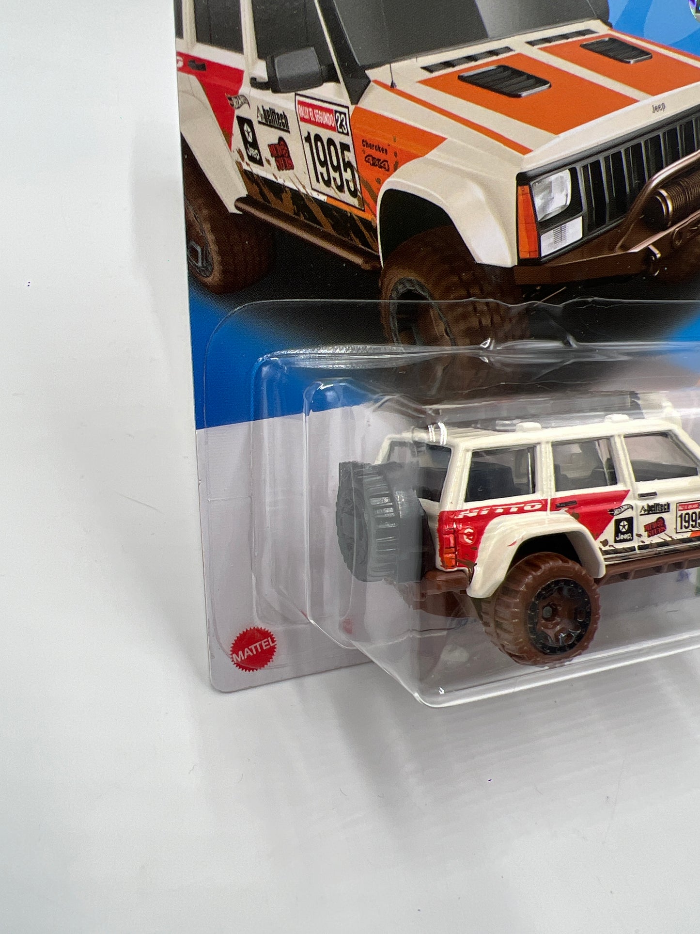 2023 Hot Wheels J Case Treasure Hunt #176 95 Jeep Cherokee Factory Sealed *Bad Card* 275A