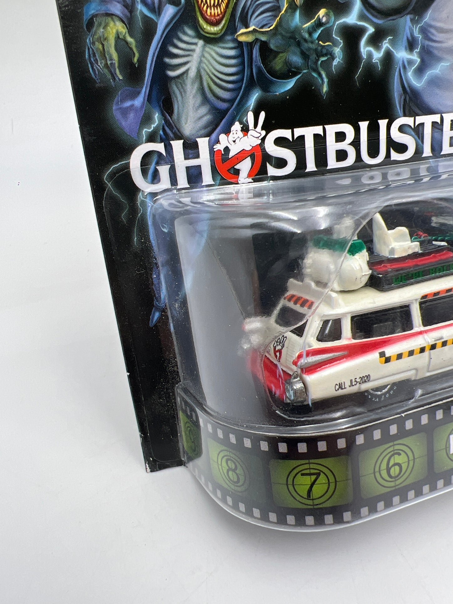Hot Wheels Retro Entertainment Ghostbusters II Ecto-1A White W/Protector Bad Card