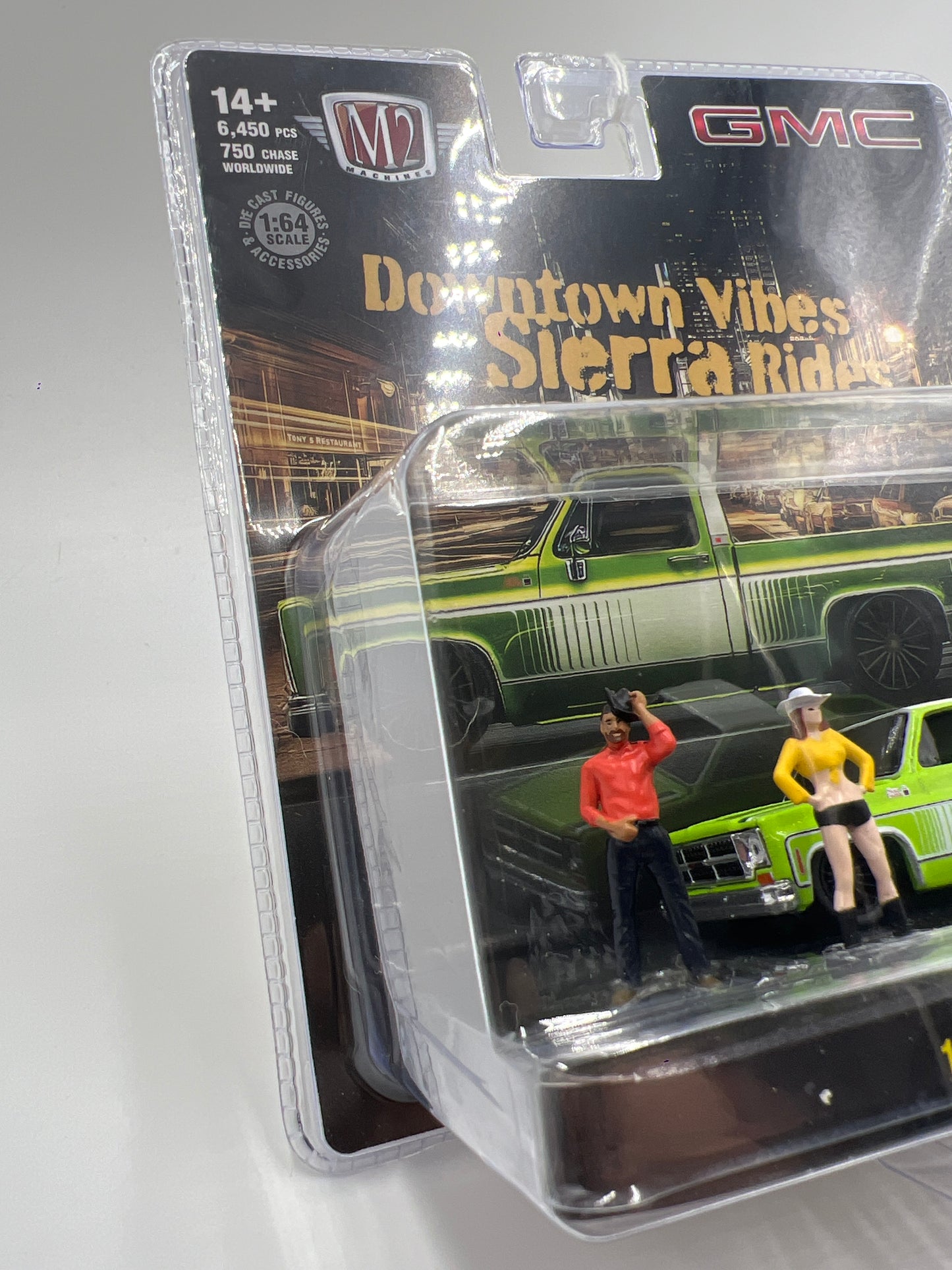 M2 Machines Diorama Downtown Vibes Sierra Rides 1976 GMC Sierra Grande 15 SS02 Green R11 198F