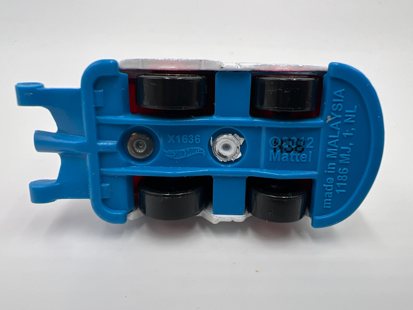 Hot Wheels 1/64 Hello Kitty Kool Kombi White Loose