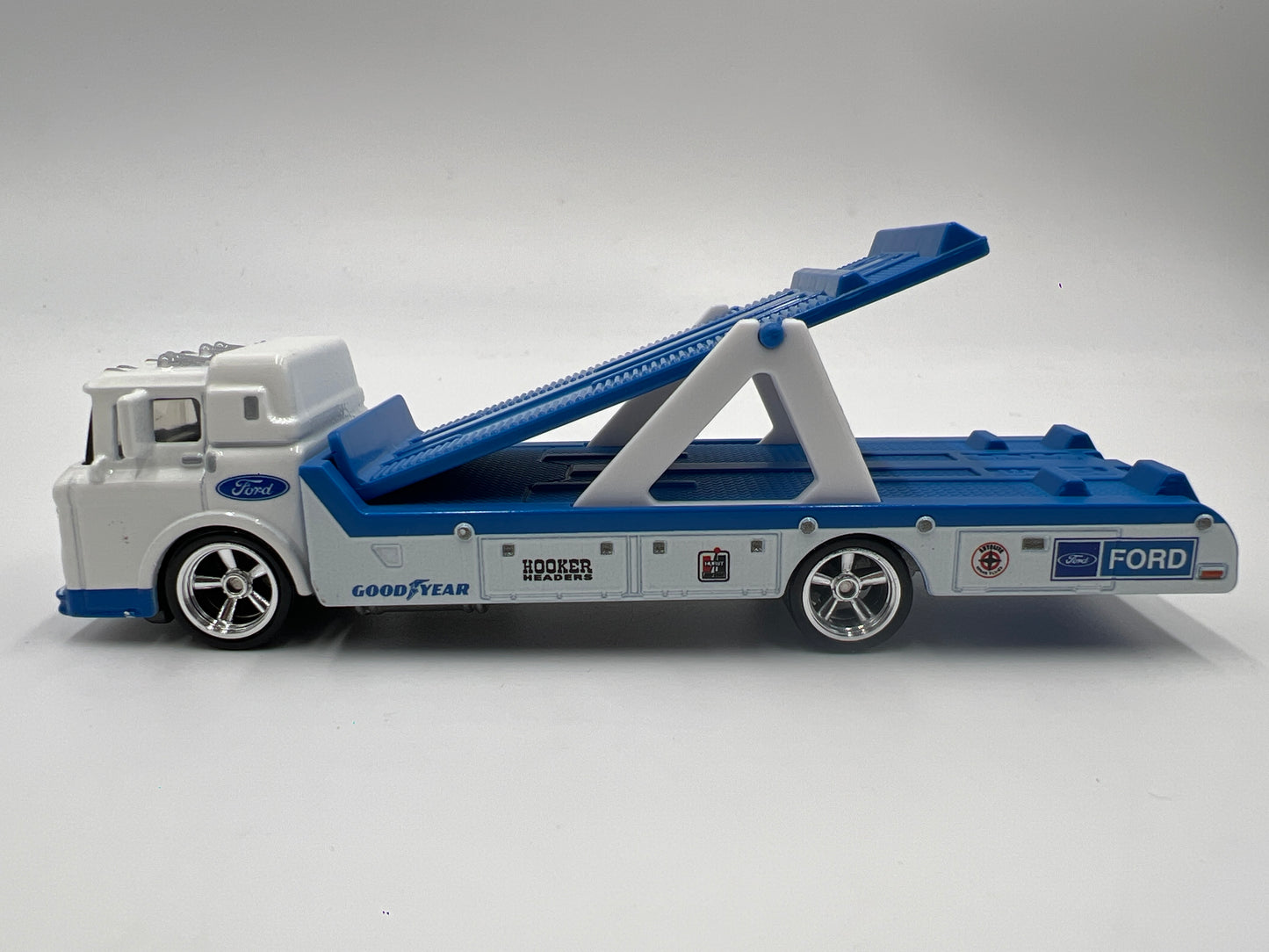 Hot Wheels 1/64 Premium Team Transport #38 65 Ford Galaxie & Ford C-800 Loose