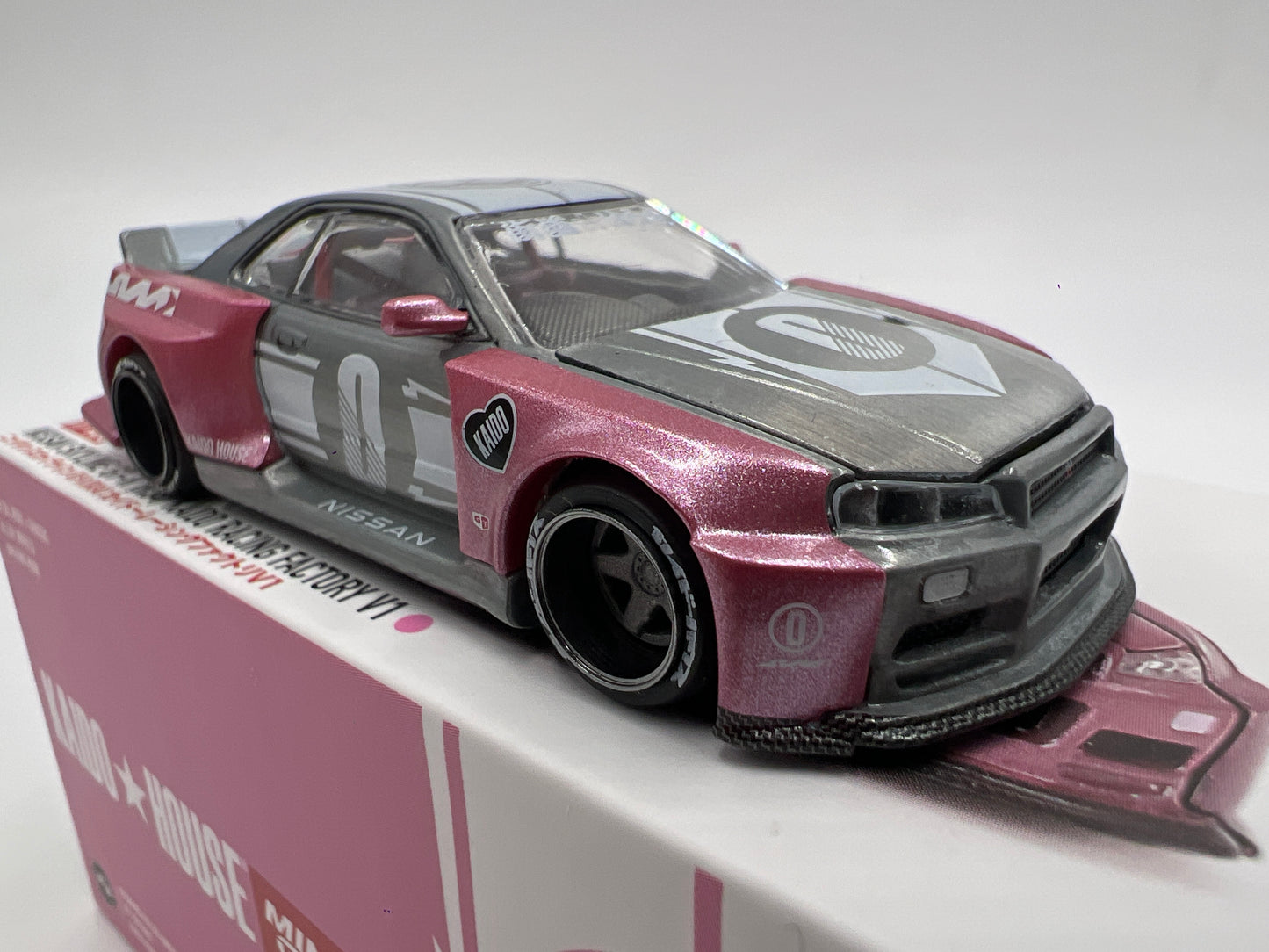 Mini GT Kaido House #128 CHASE Nissan Skyline GT-R R34 Kaido Racing Factory V1 Pink