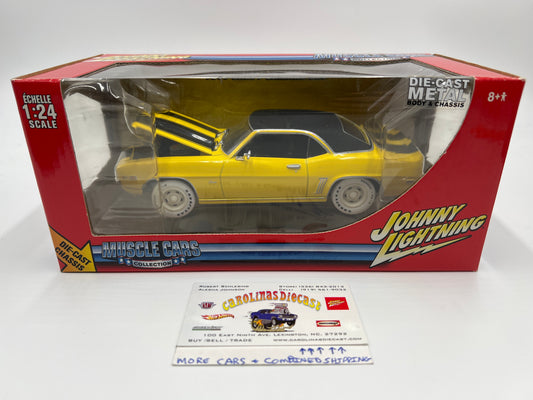 Johnny Lightning 1:24 Scale White Lightning Muscle Cars Chase 1969 Chevy Camaro Z28 Yellow VHTF