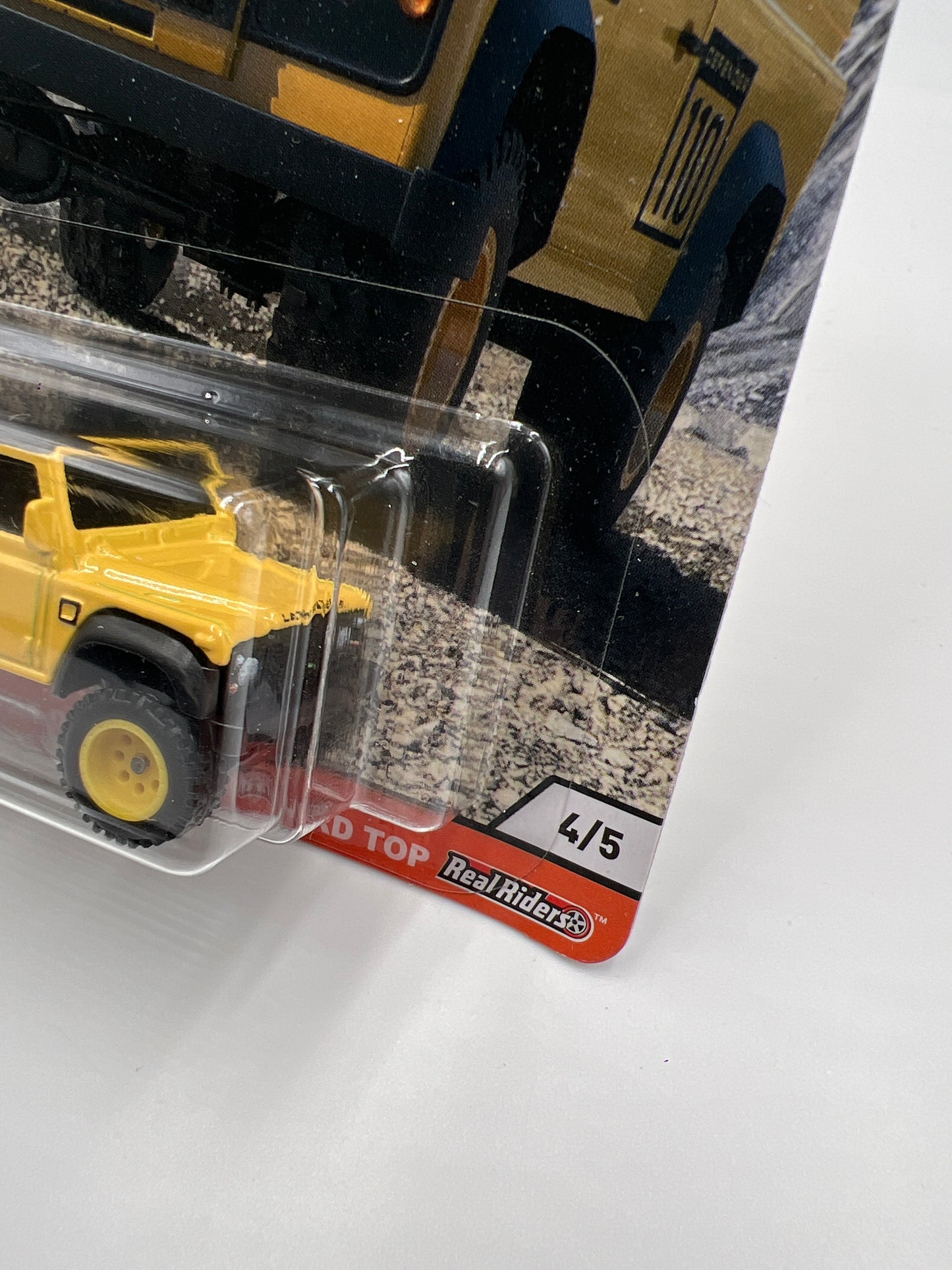 2020 Hot Wheels Wild Terrain #4 Land Rover Defender 110 Hard Top Yellow 256B