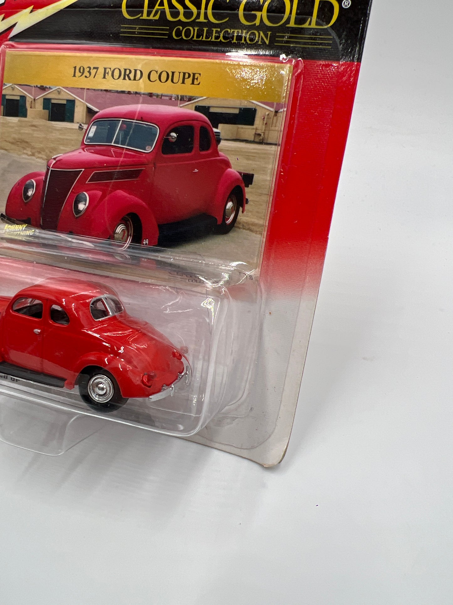 Johnny Lightning Classic Gold Collection 1937 Ford Coupe Red 222F