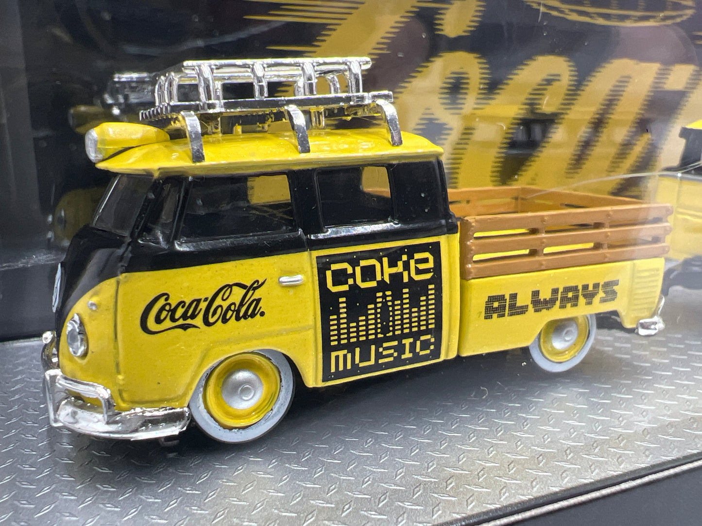 M2 Machines Auto Haulers TW43 Coca Cola 1960 VW Double Cab Truck USA Model & 1953 VW Beetle Deluxe