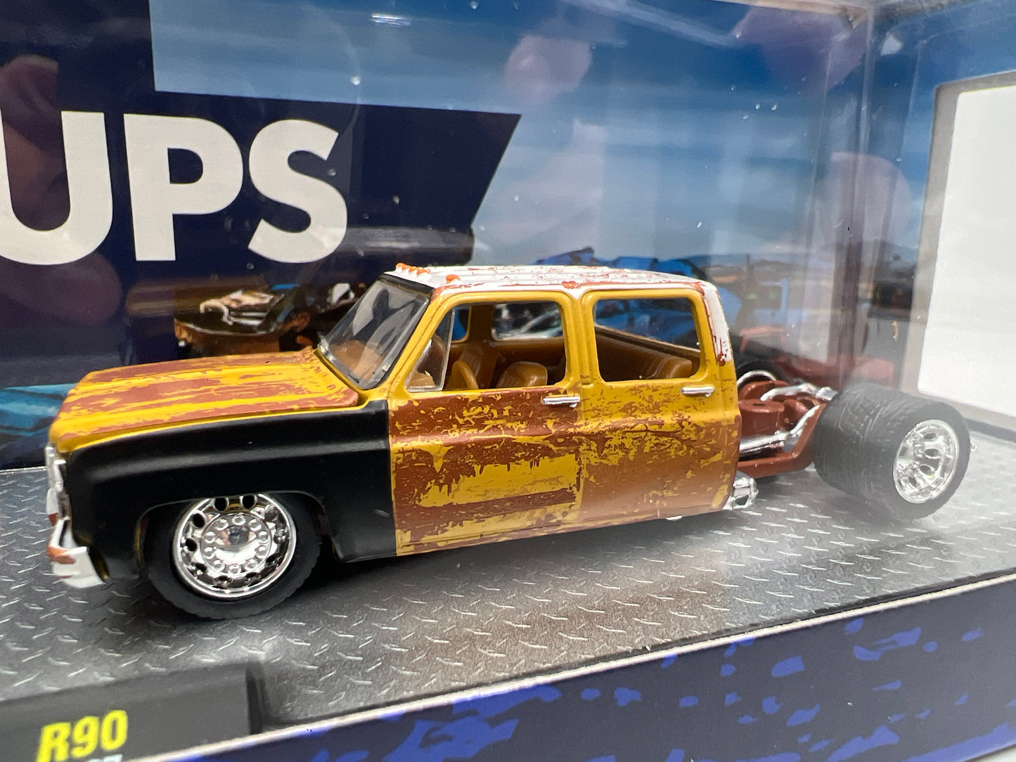 M2 Machines Auto Haulers 1973 Chevrolet Cheyenne Super 30 & 1975 Chevrolet Silverado 30 4x4 R90