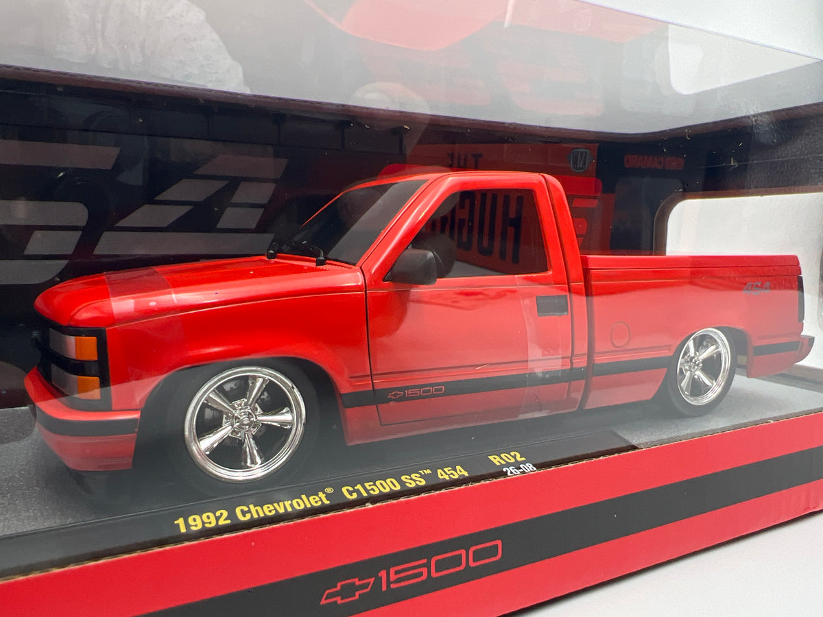 2026 M2 Machines R02 1/24 & 1/64 2 Pack 1992 Chevrolet C1500 SS 454 Red