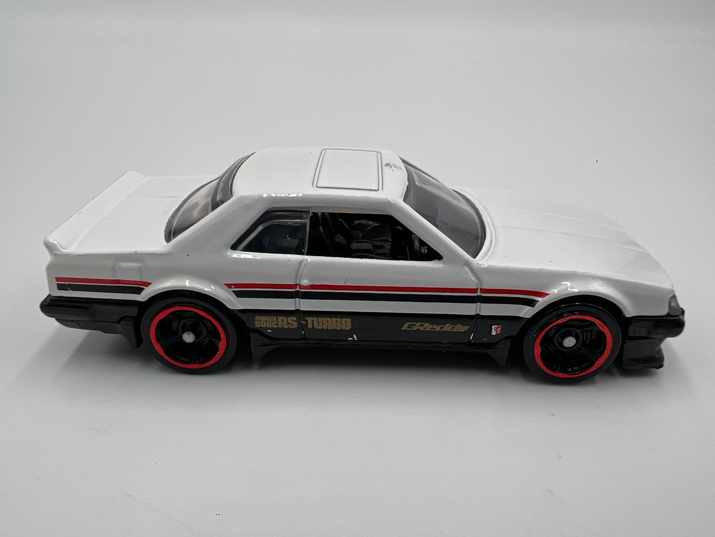 Hot Wheels 1/64 82 Nissan Skyline R30 White Loose