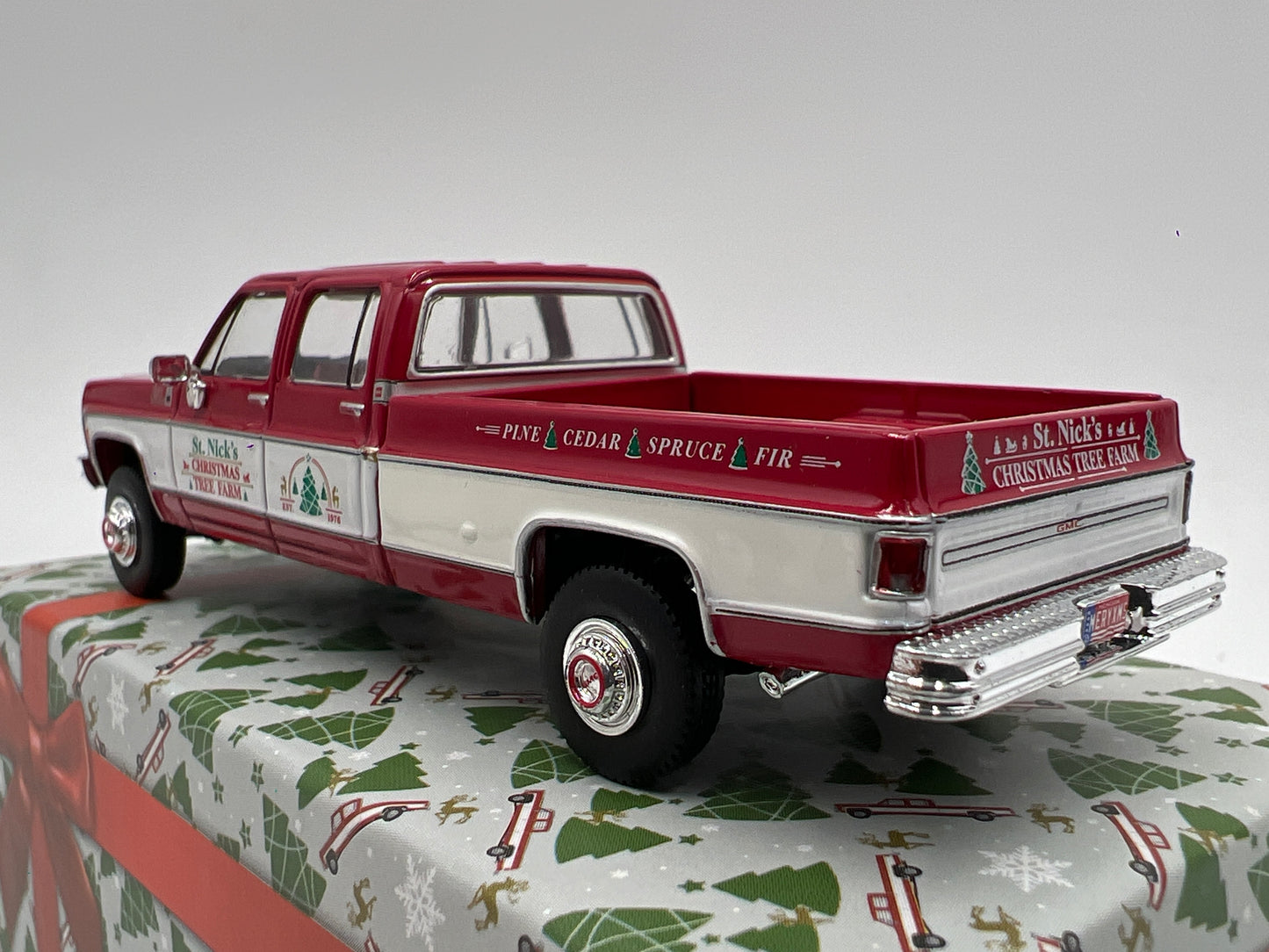 IXO Models 1/64 St Nicks Christmas Tree Farm 1 of 2496 1976 GMC Sierra Grande K2500 Wideside