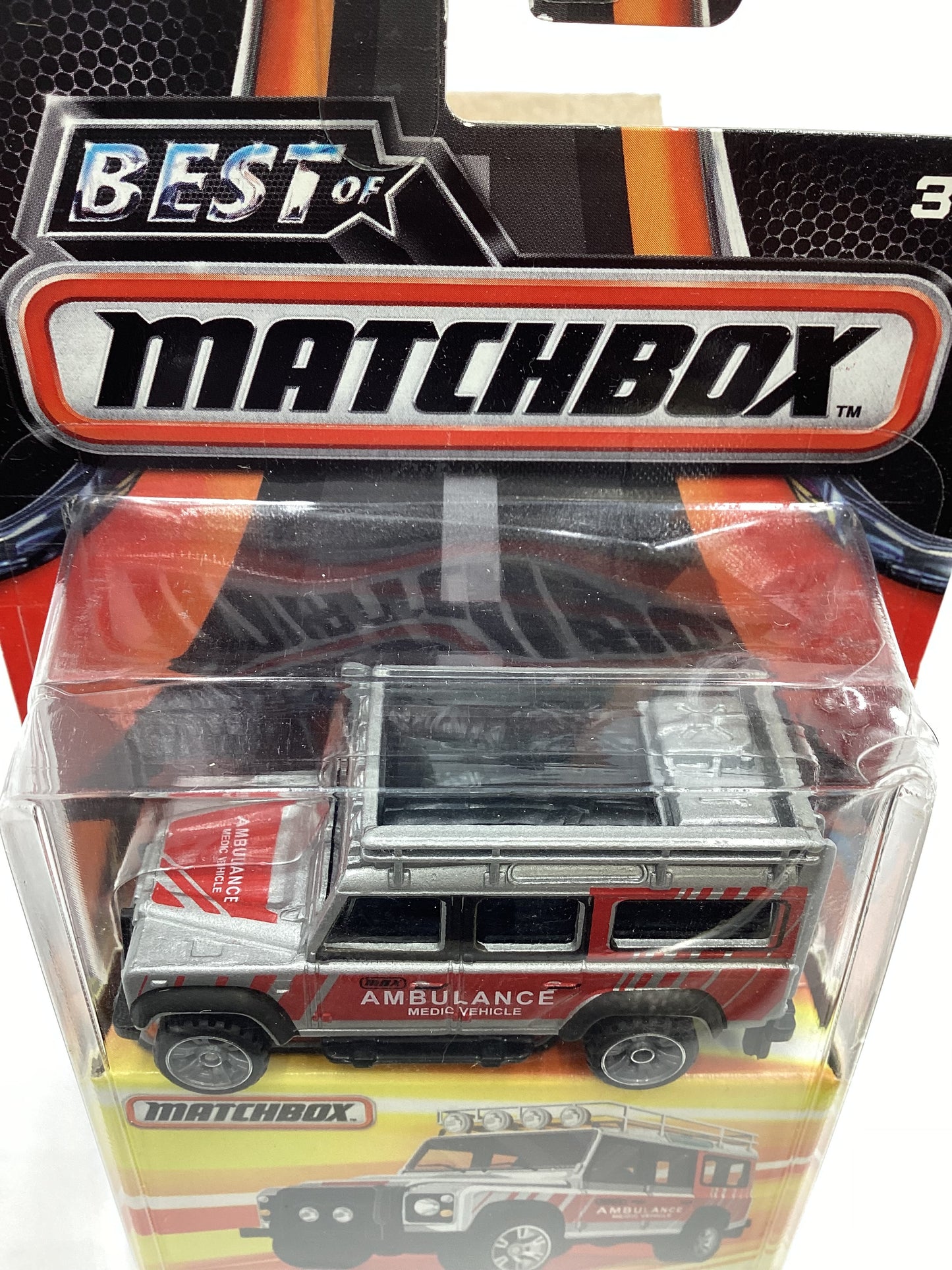 2016 Matchbox Best of Matchbox Land Rover Defender 110 Ambulance 172C