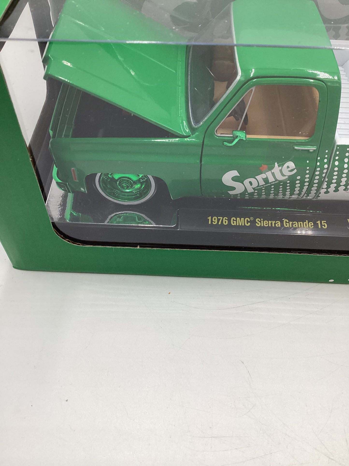 M2 Machines 1/24 Walmart Exclusive Sprite 1976 GMC Sierra Grand Green/White WMTS01 Chase