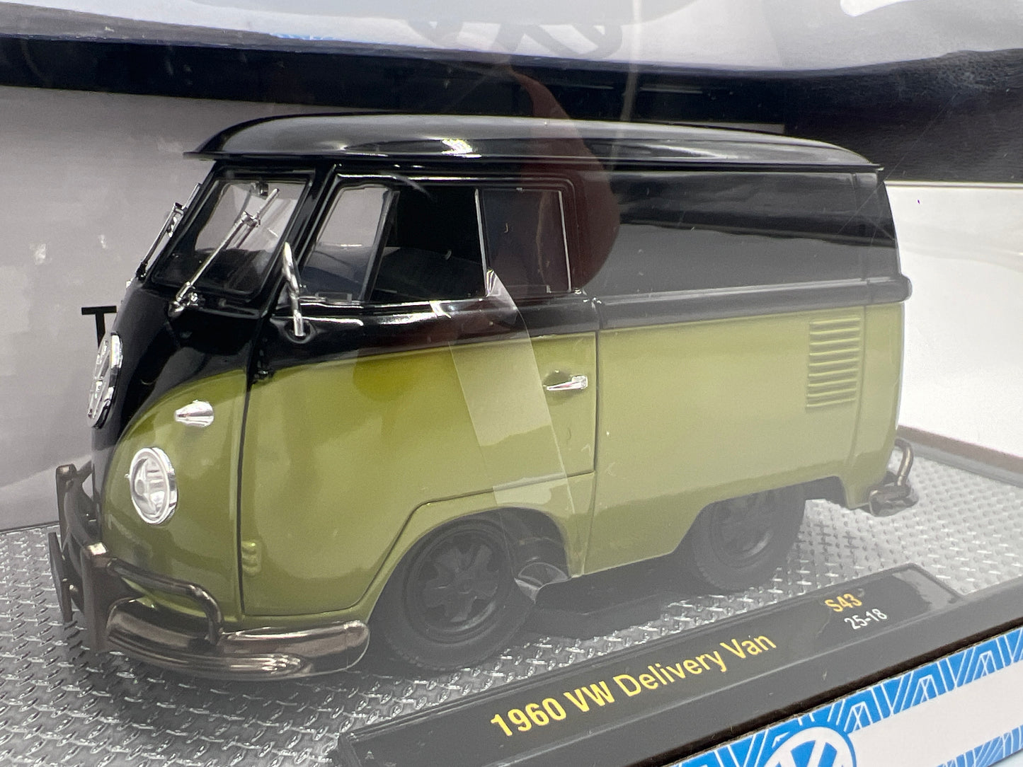 M2 Machines 1/24 1960 VW Delivery Van Green/Black S43