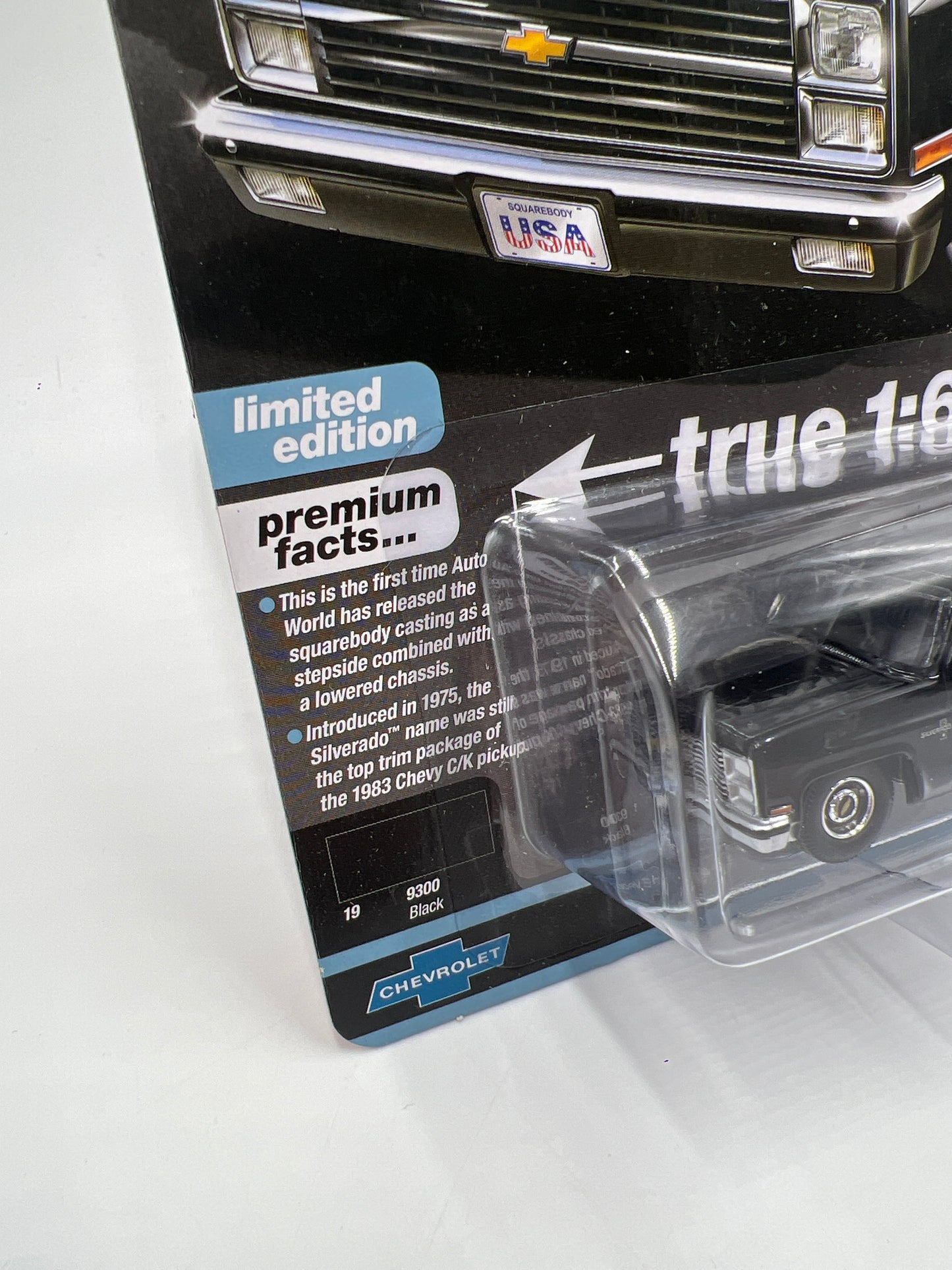 Auto World Muscle Trucks Release 1 Version A 1983 Chevy Silverado Stepside Black 185C
