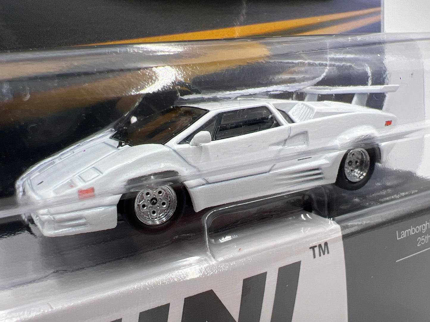 Mini GT #1134 Lamborghini Countach 25th Anniversary White