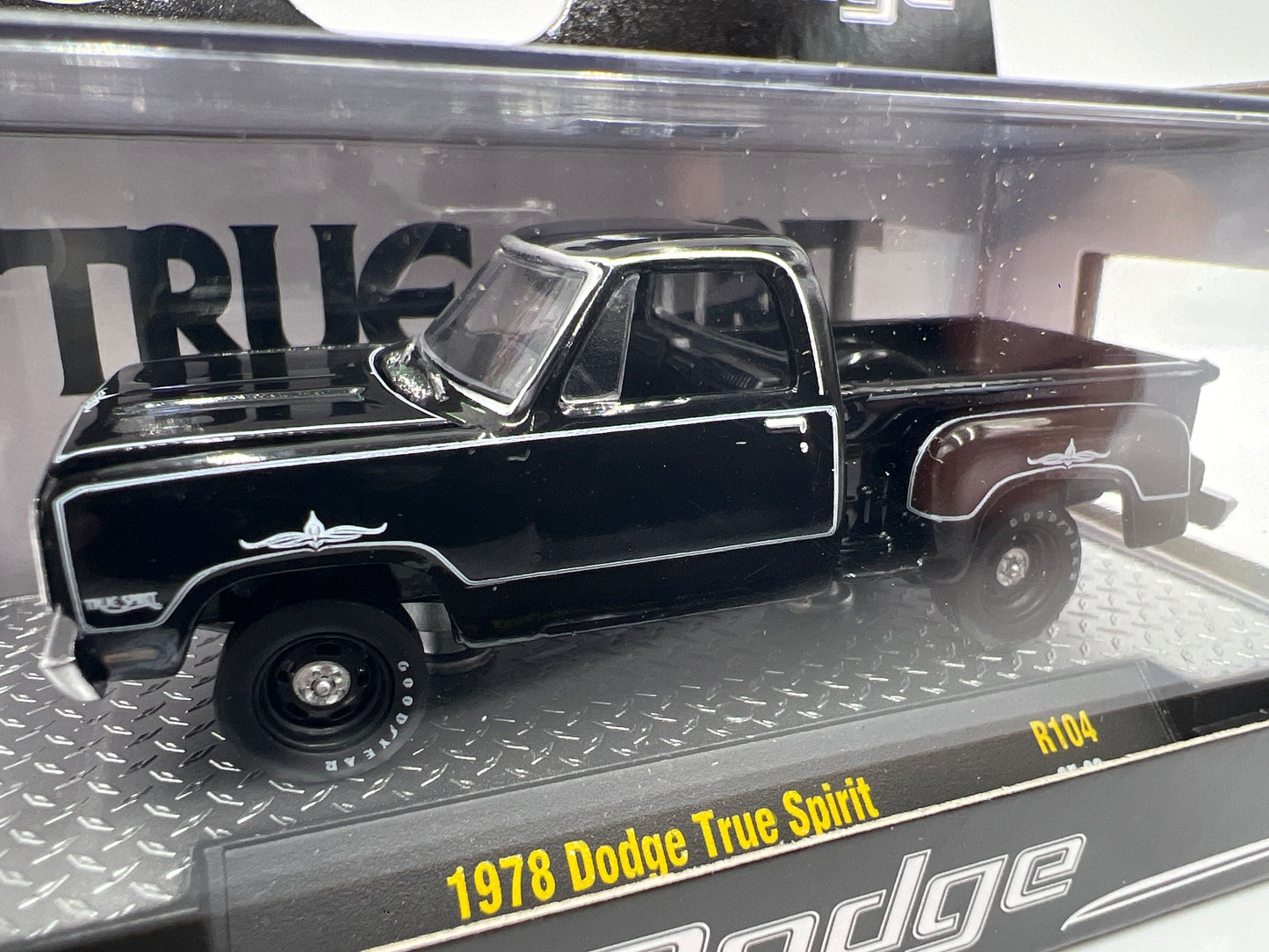 M2 Machines 1978 Dodge True Spirit Black R104