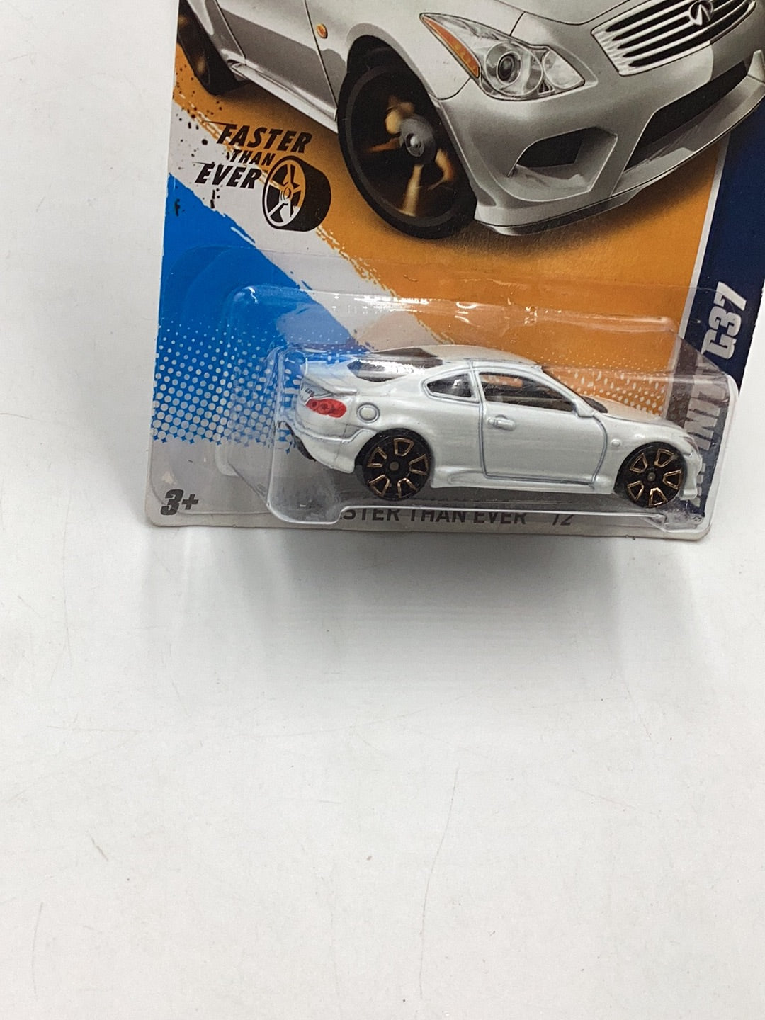 2012 Hot Wheels #94 Infiniti G37 FTE White with protector