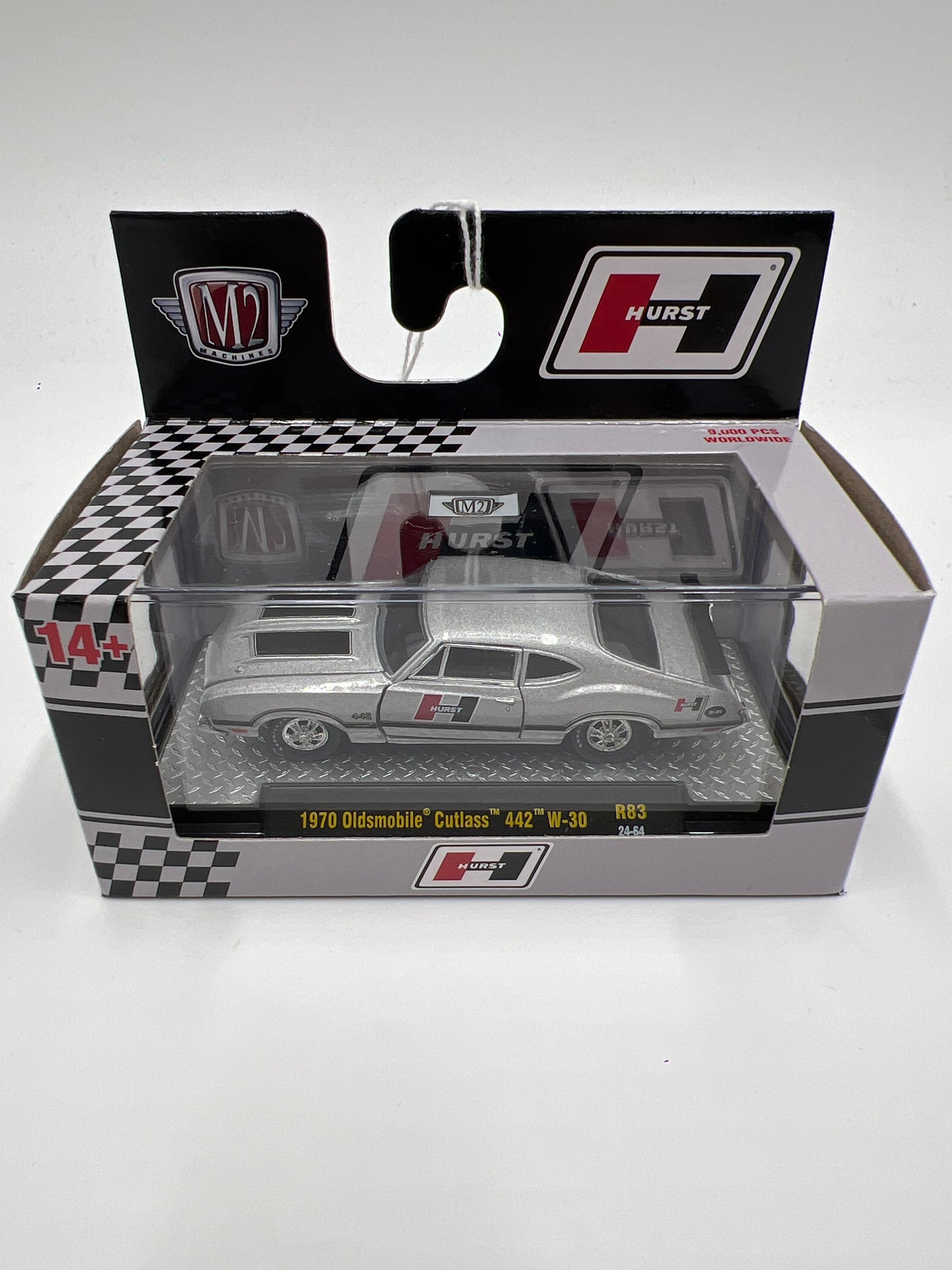 M2 Machines Hurst 1970 Oldsmobile Cutlass 442 W-30 Silver R83