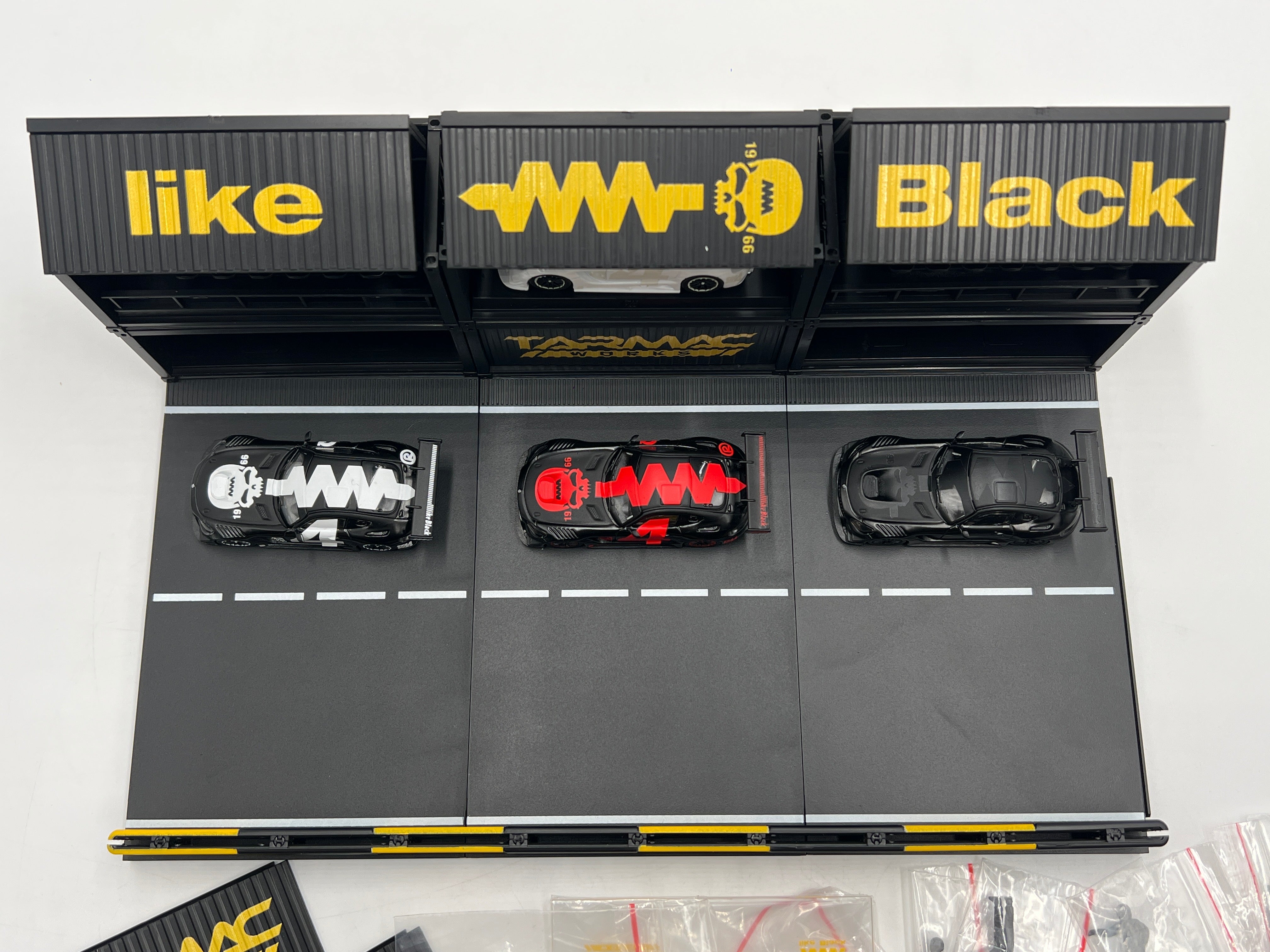 Tarmac Works 4A Like Black Special 4 Car Diorama Box Set W