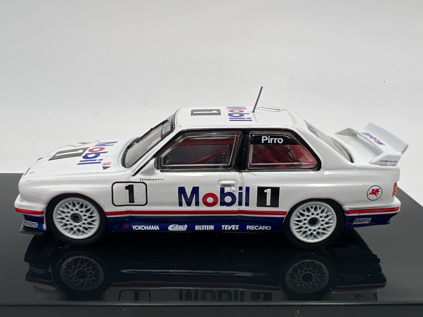 Tarmac Works x Hobby64 BMW M3 E30 Winner Macau Guia Race 1992