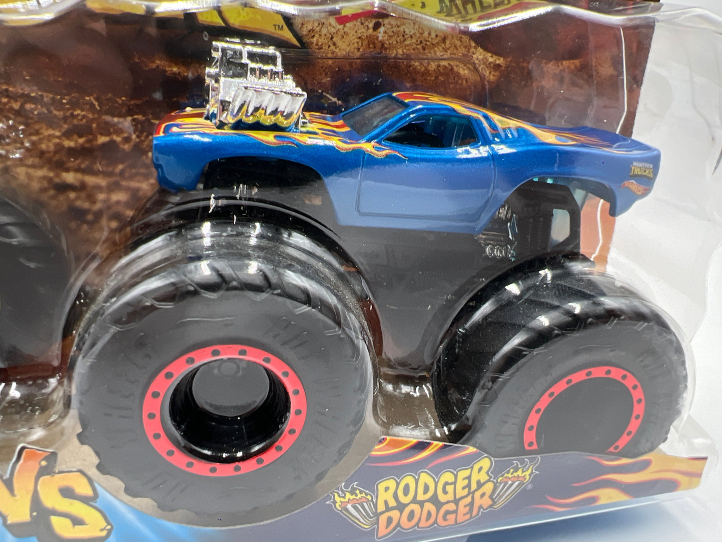 Hot Wheels Monster Trucks Demolition Doubles Bone Shaker Vs Rodger Dodger 136E