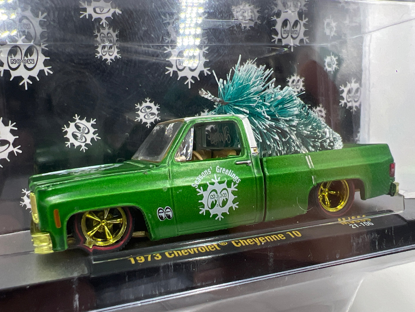 M2 Machines MiJo Exclusives CHASE Mooneyes 1973 Chevrolet Cheyenne 10 Green MJS39