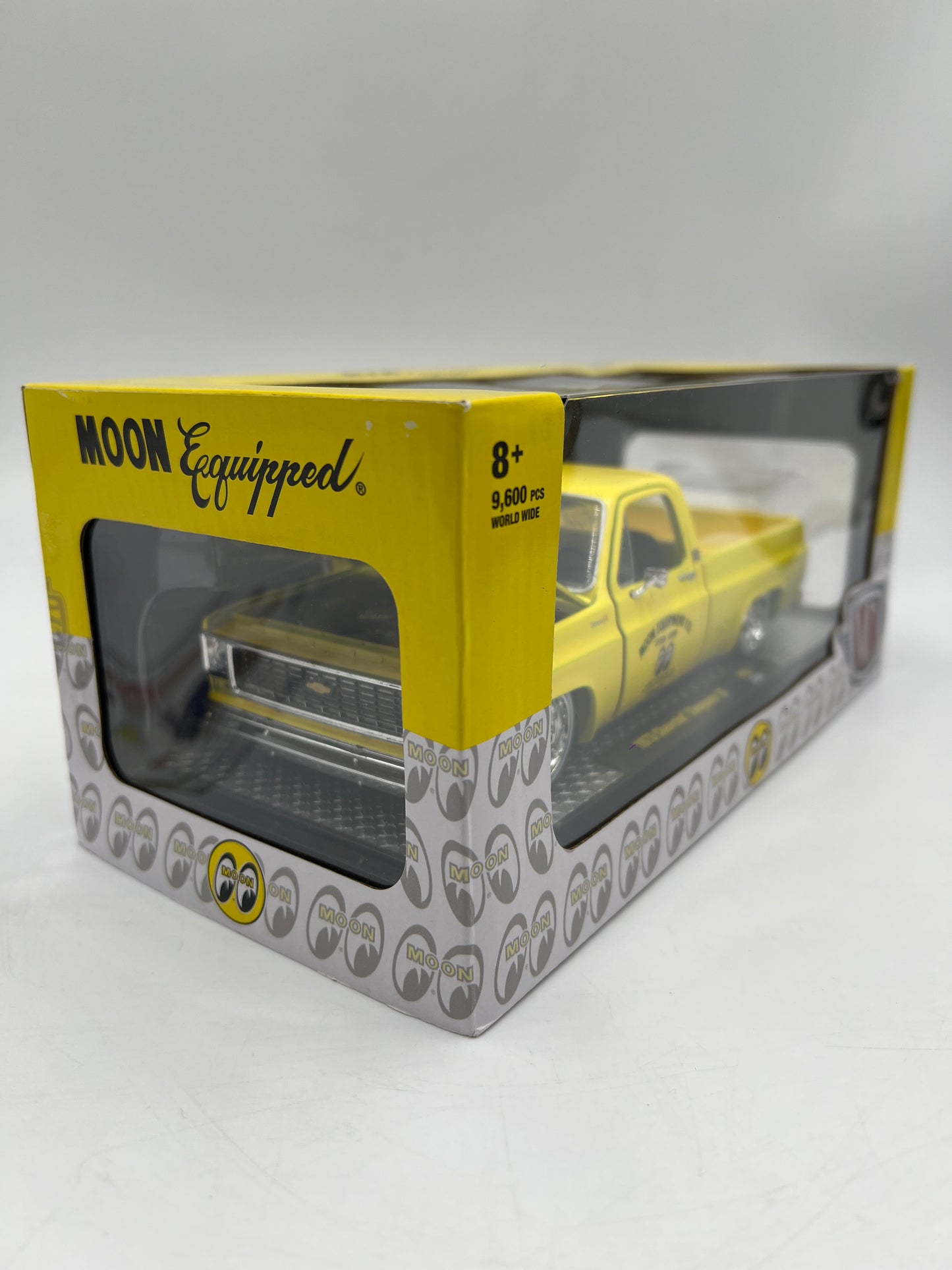 M2 Machines 1/24 Moon Equipped 1973 Chevrolet Cheyenne 10 Mooneyes Yellow R93