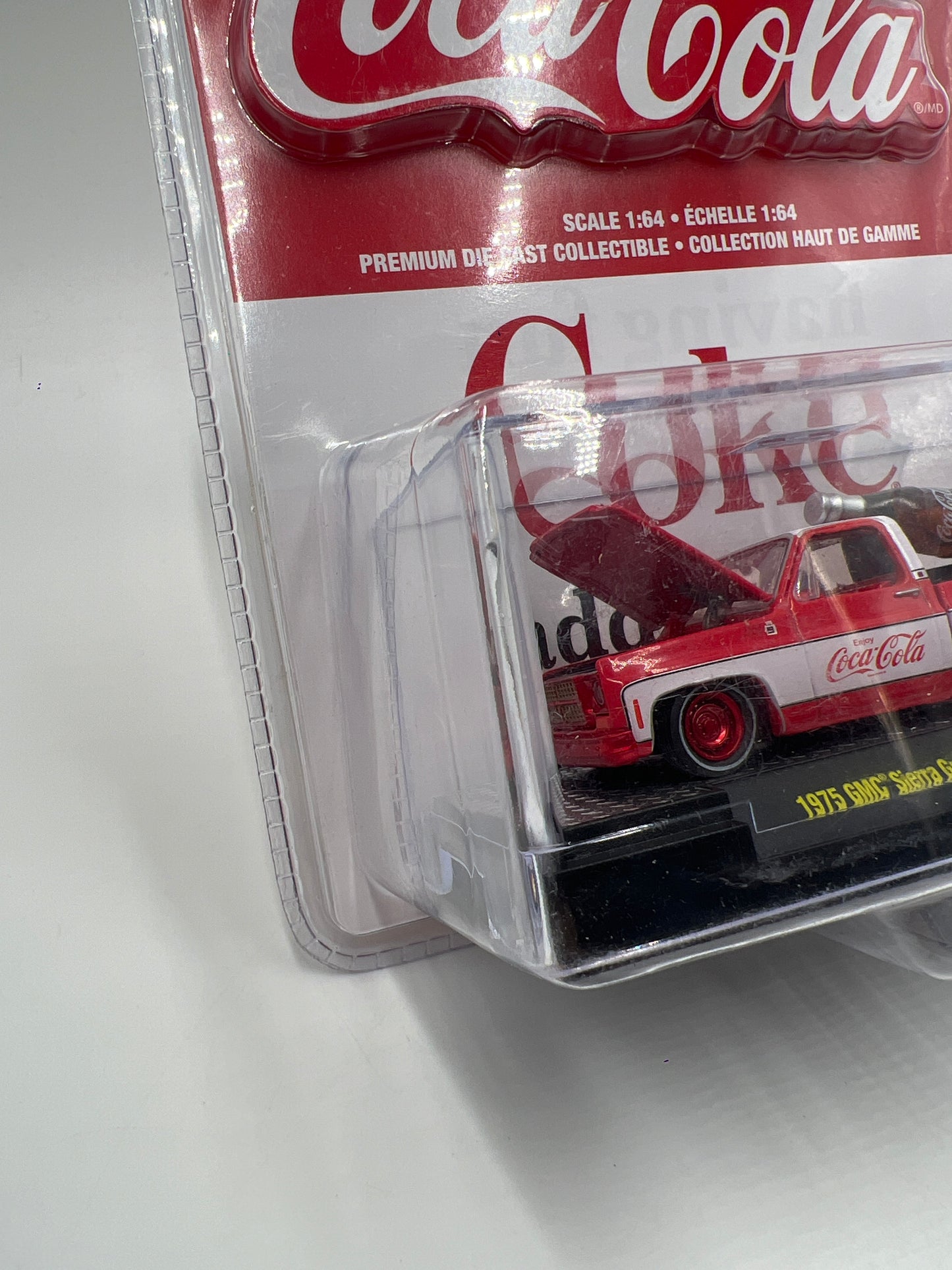 M2 Machines Coca Cola CHASE 1975 GMC Sierra Grande 15 Red/White A02