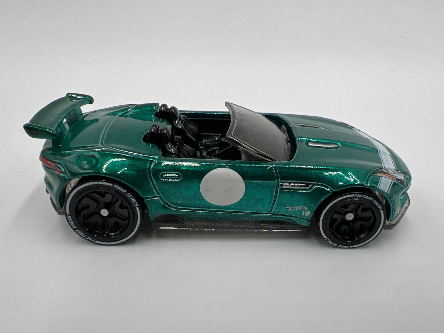 Hot Wheels iD Factory Fresh Series 1 #6 15 Jaguar F-Type Project 7