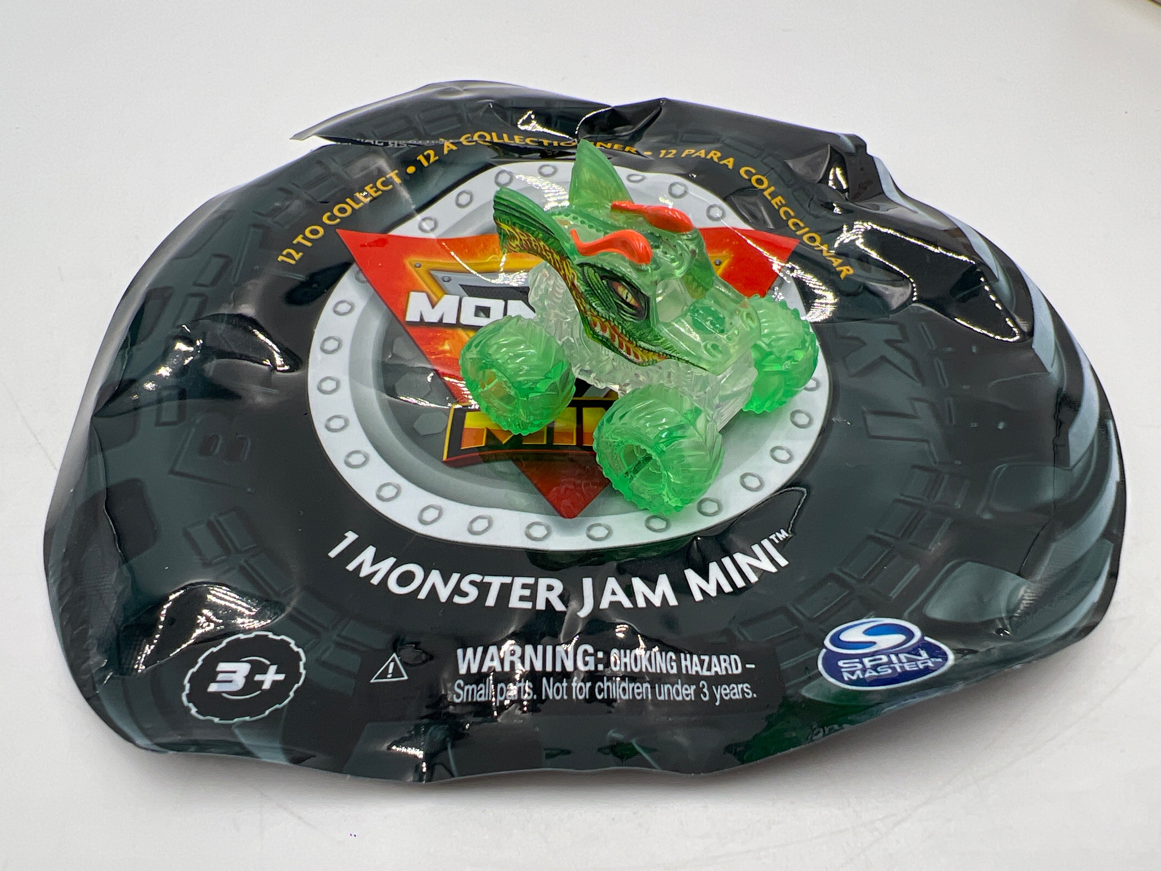 Monster Jam Mini Series 17 #152 X-Ray Dragon Green Chase