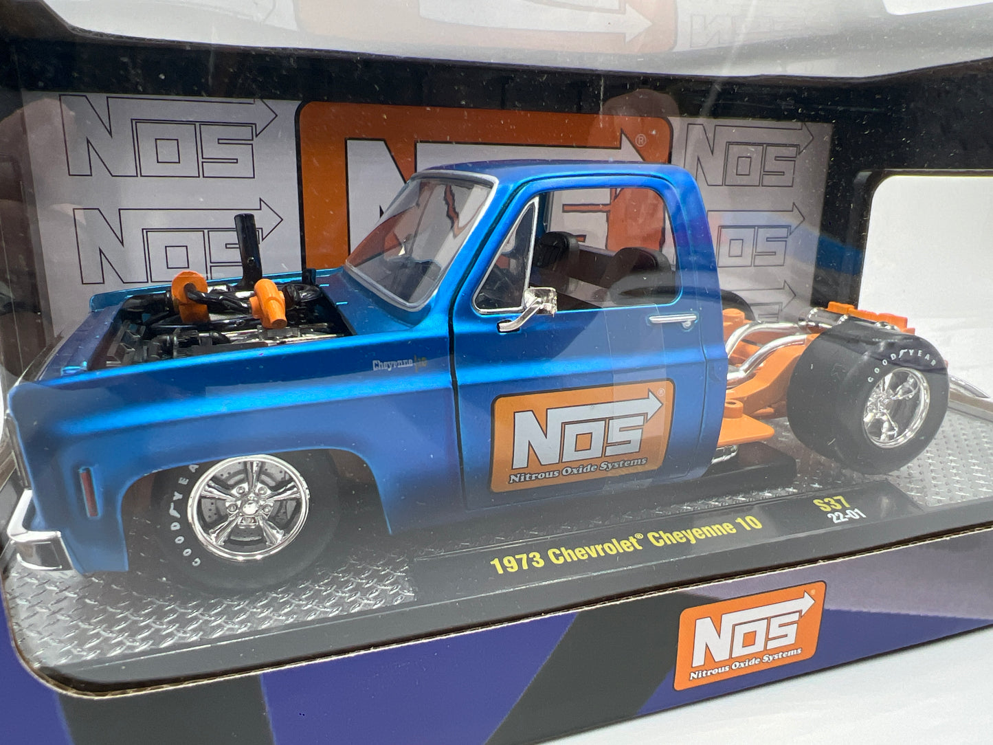 M2 Machines 1/24 NOS 1973 Chevrolet Cheyenne 10 Blue/Orange S37