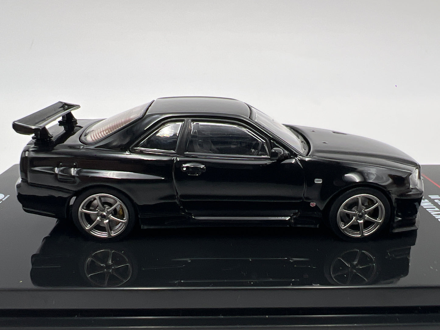Inno64 Nissan Skyline GT-R R34 V-Spec II Black