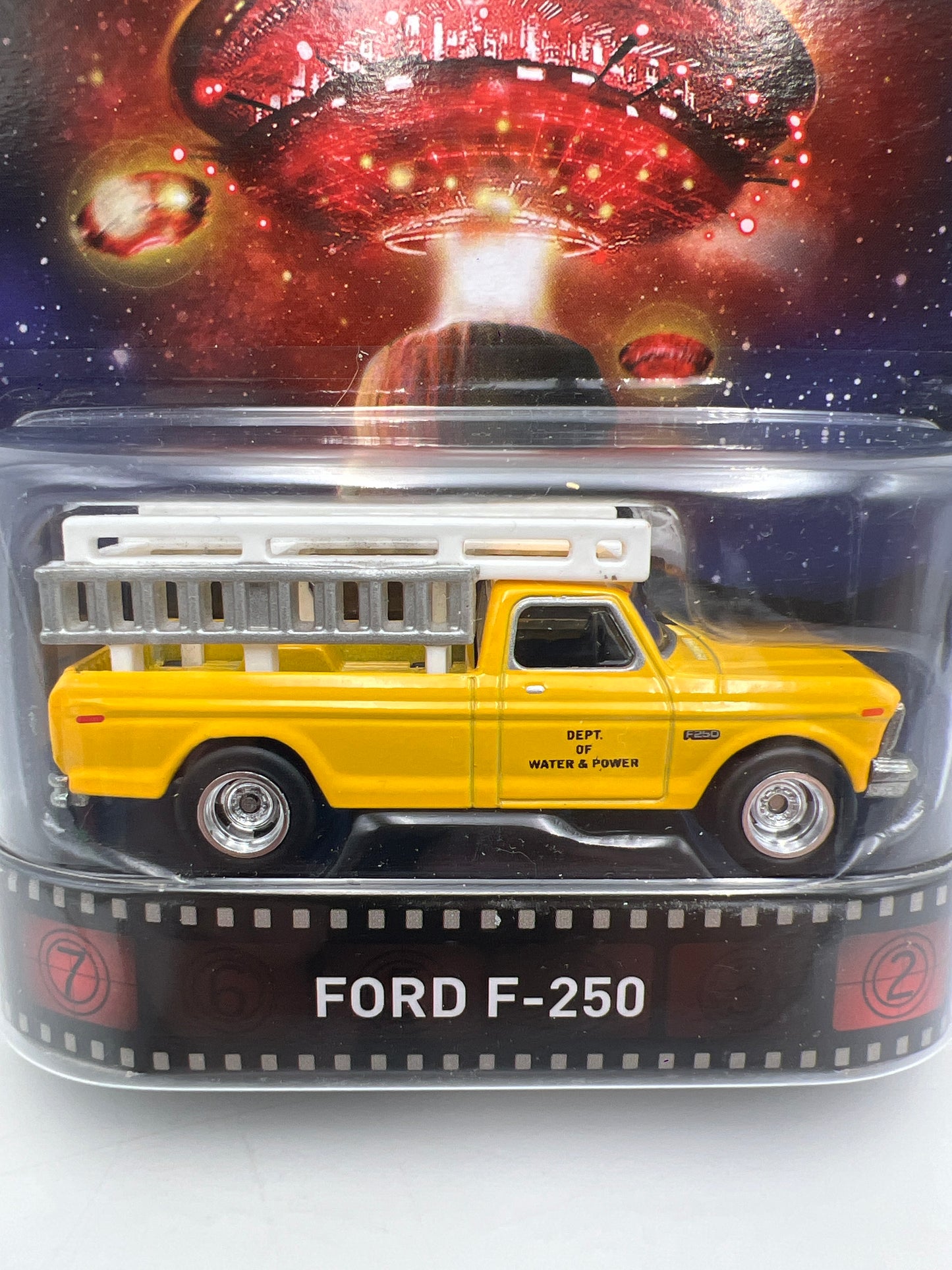 Hot Wheels Retro Entertainment Close Encounters Ford F-250 Yellow W/Protector
