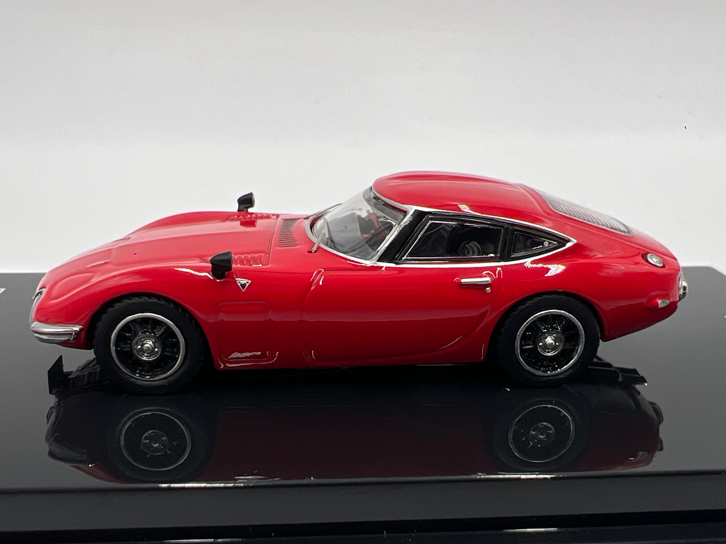 Inno64 1/64 Toyota 2000GT MF10 Red