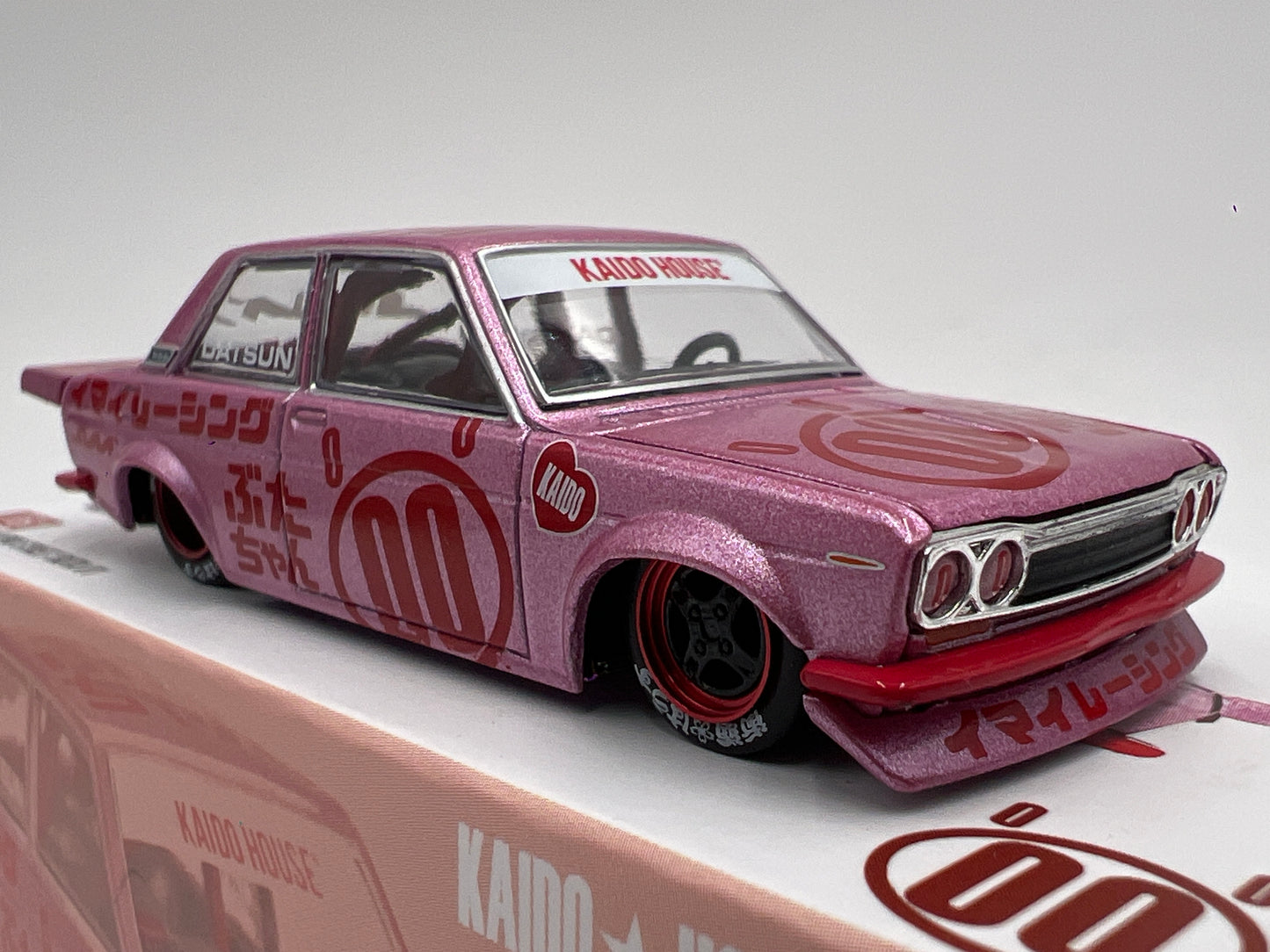 Mini GT Kaido House #161 Datsun 510 Pro Street Buta V1 Pink